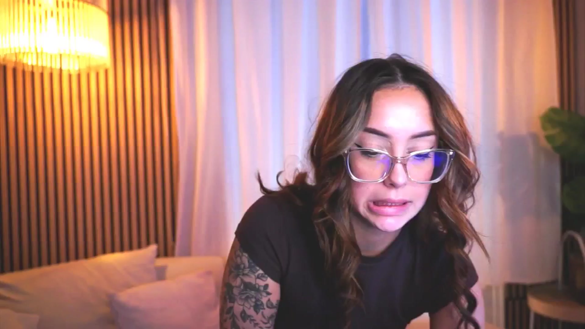 Gallery image thumbnail from Naomii18's myfreecams stream on, 04/08/2025, 14:04 image 14 of 20