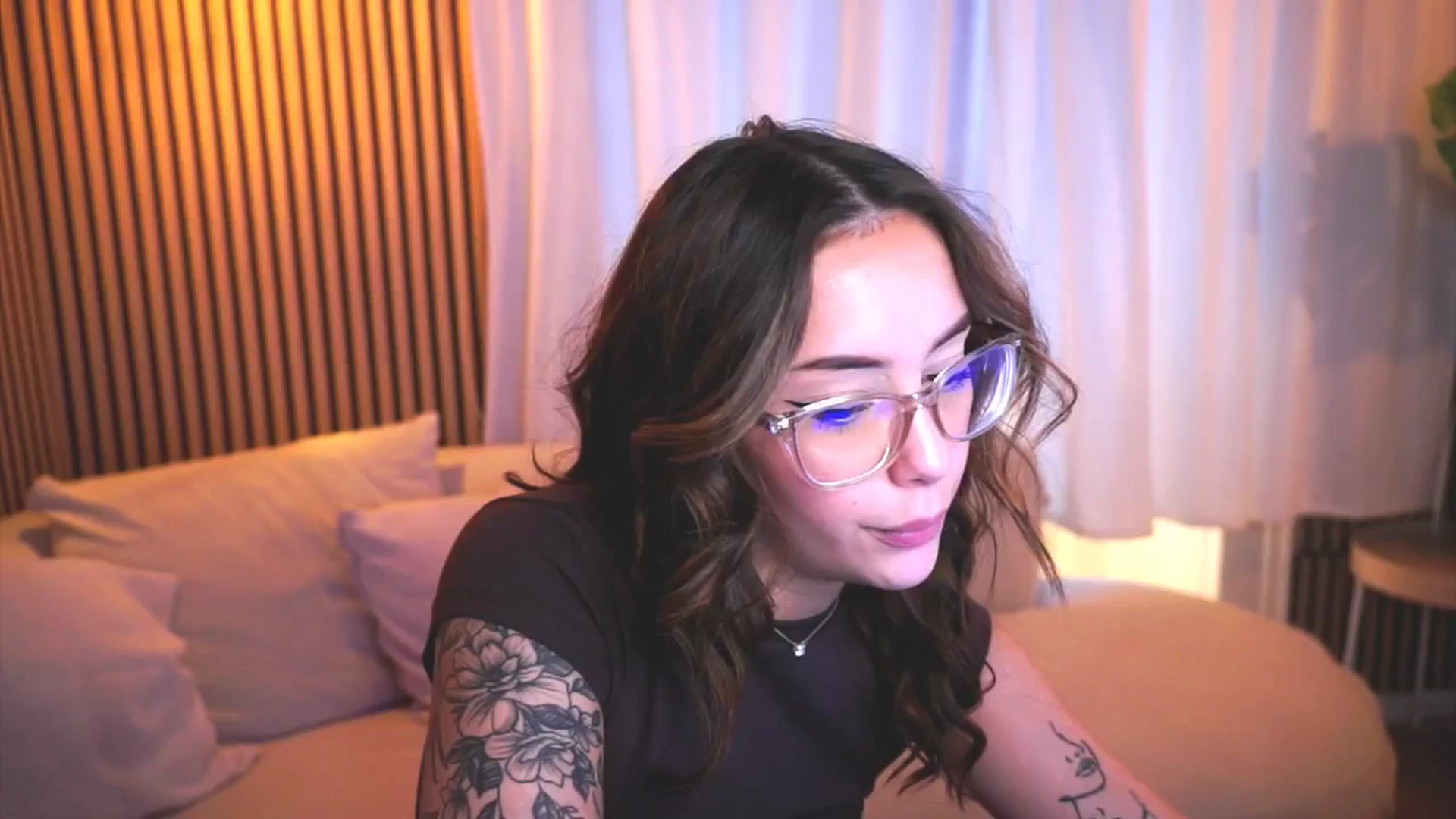 Gallery image thumbnail from Naomii18's myfreecams stream on, 04/08/2025, 14:04 image 13 of 20