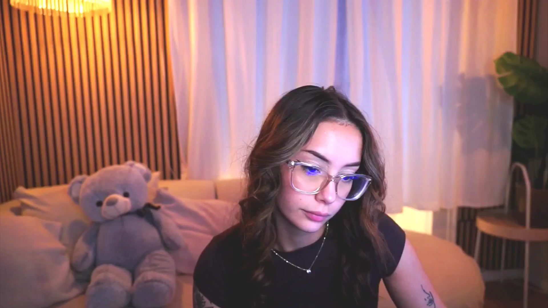 Gallery image thumbnail from Naomii18's myfreecams stream on, 04/08/2025, 15:49 image 17 of 20