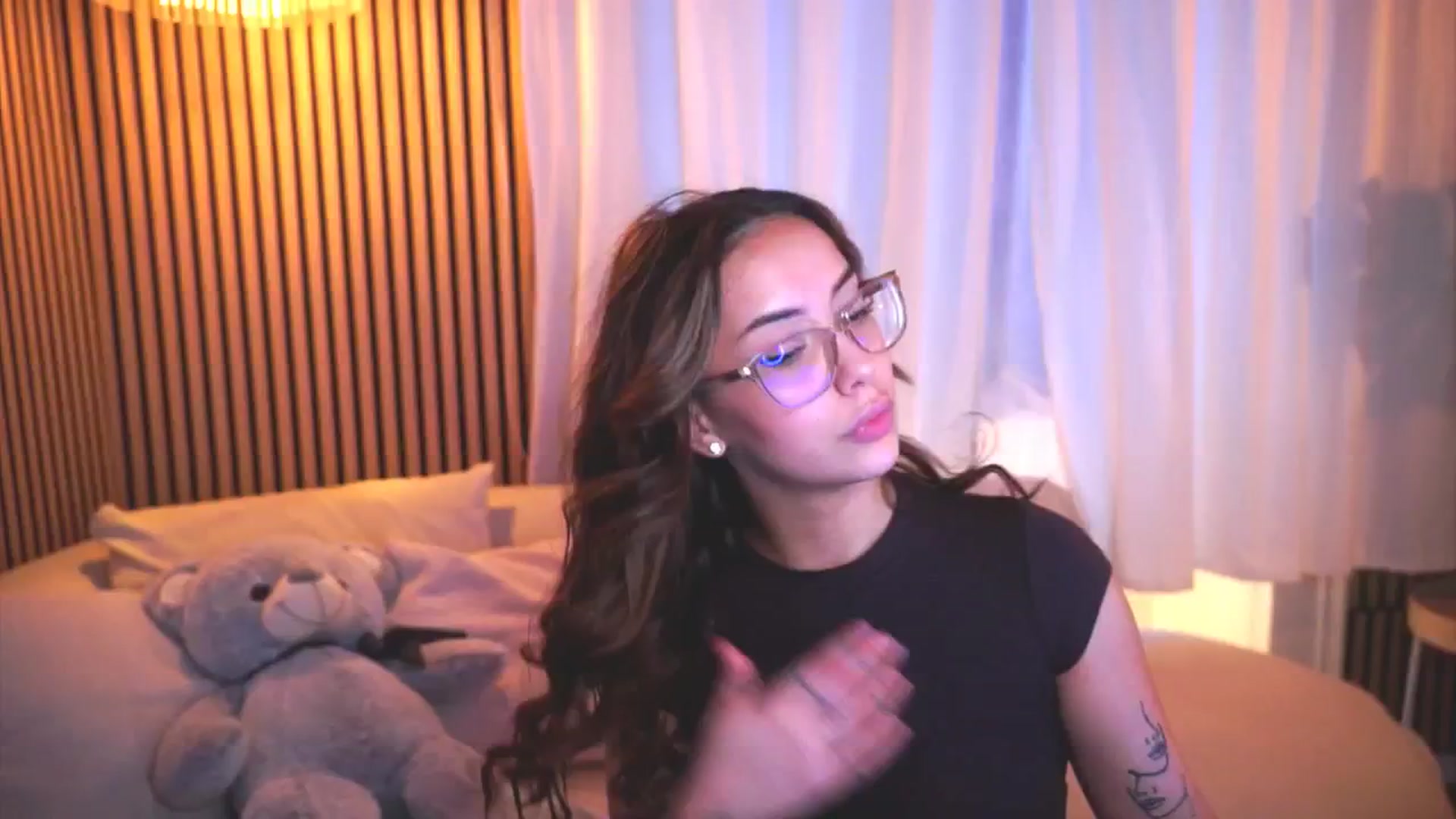 Gallery image thumbnail from Naomii18's myfreecams stream on, 04/08/2025, 15:49 image 1 of 20