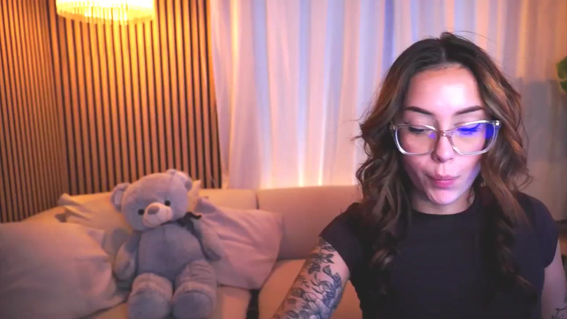 Gallery image thumbnail from Naomii18's myfreecams stream on, 04/08/2025, 15:49 image 16 of 20