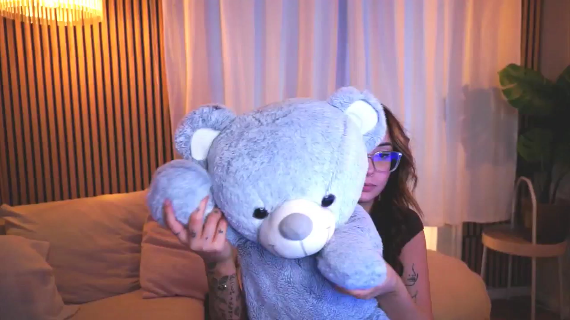 Gallery image thumbnail from Naomii18's myfreecams stream on, 04/08/2025, 15:49 image 19 of 20