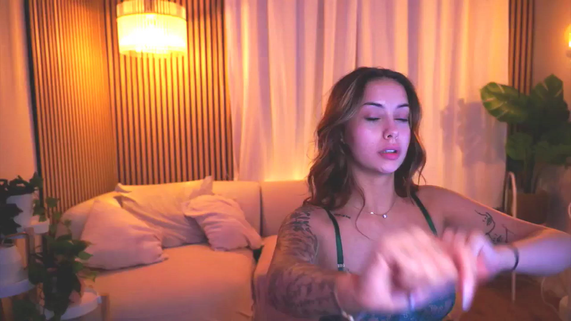 Gallery image thumbnail from Naomii18's myfreecams stream on, 04/09/2025, 19:30 image 4 of 20