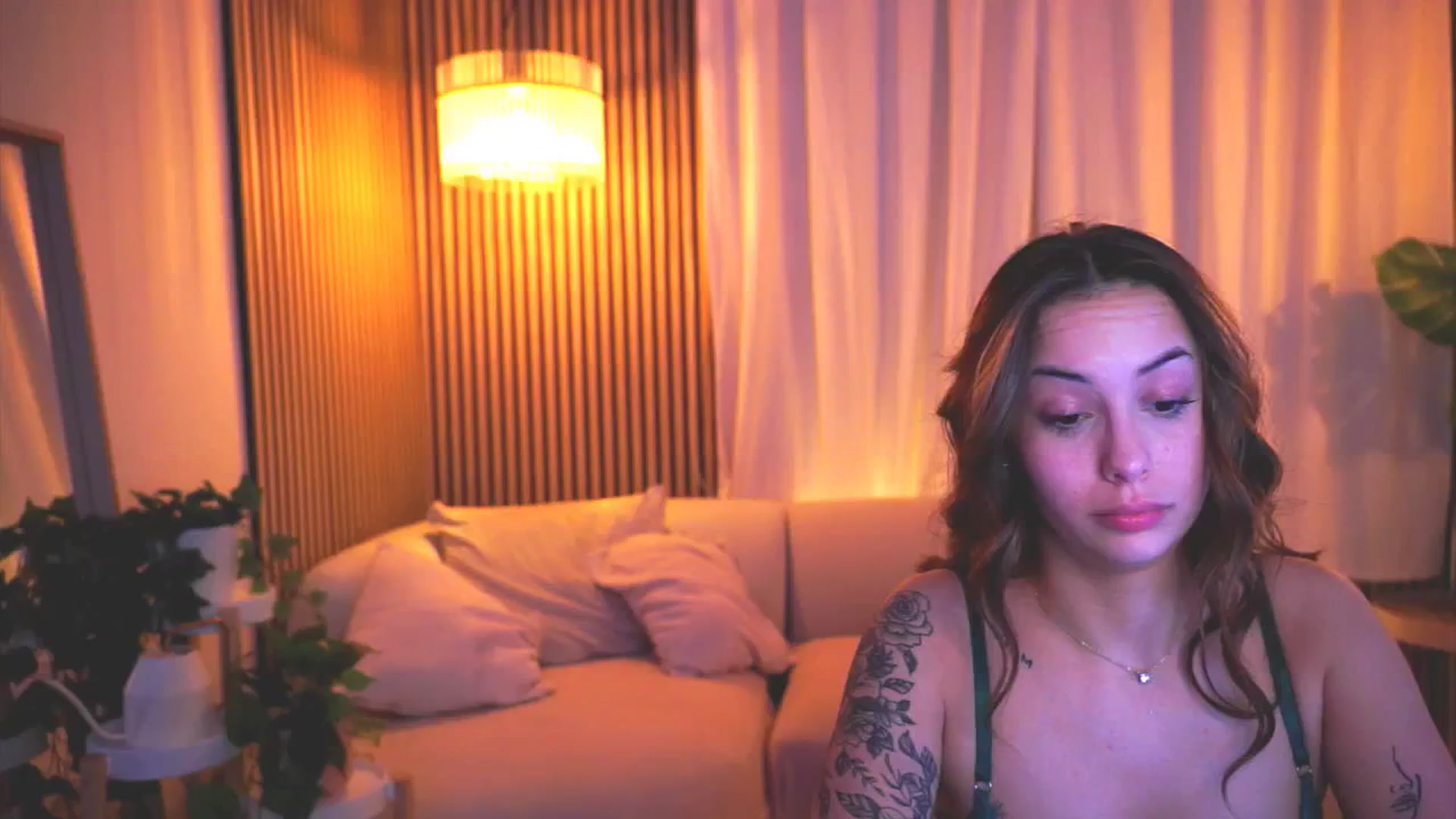 Gallery image thumbnail from Naomii18's myfreecams stream on, 04/09/2025, 19:30 image 14 of 20