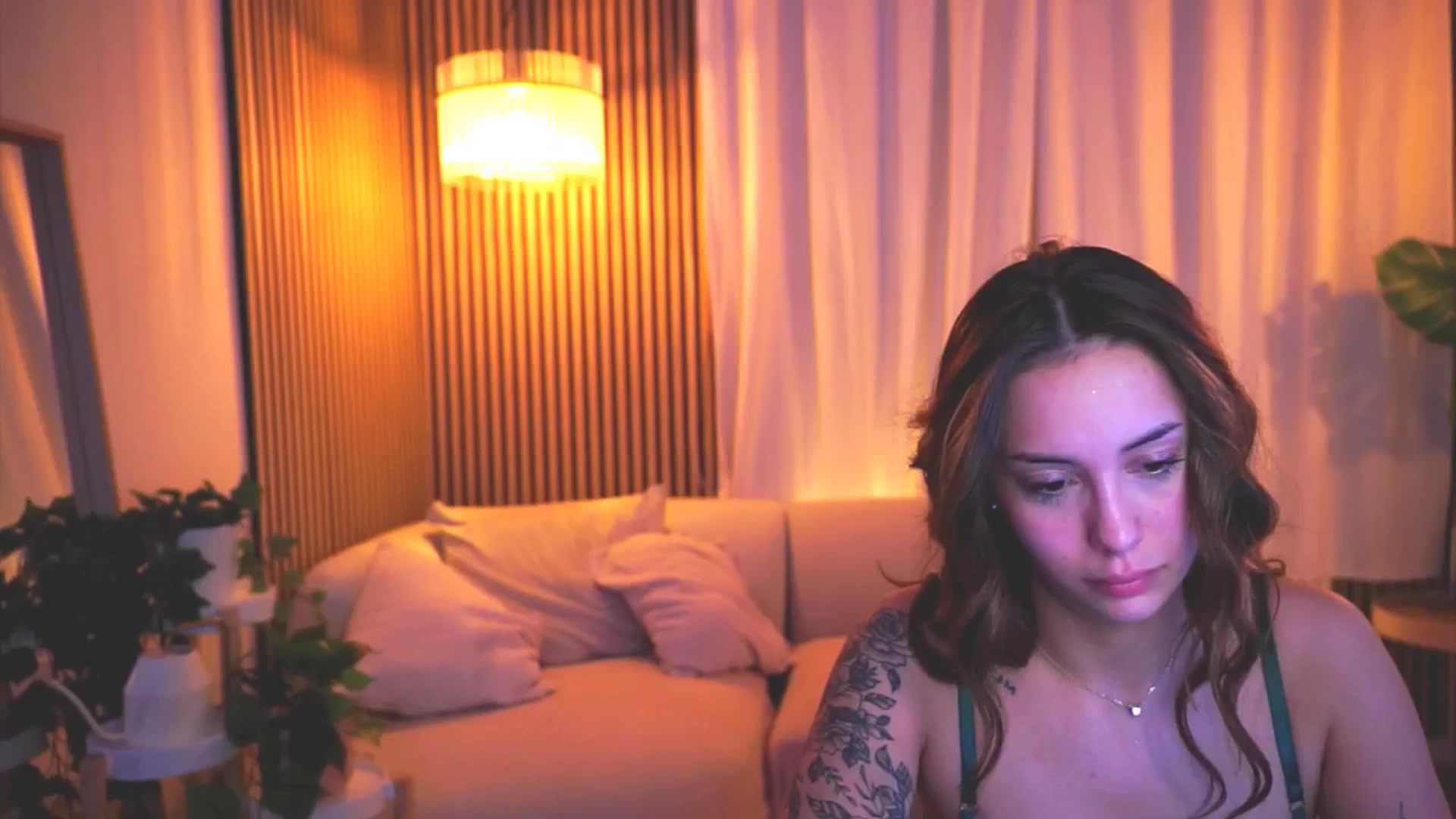 Gallery image thumbnail from Naomii18's myfreecams stream on, 04/09/2025, 19:30 image 15 of 20