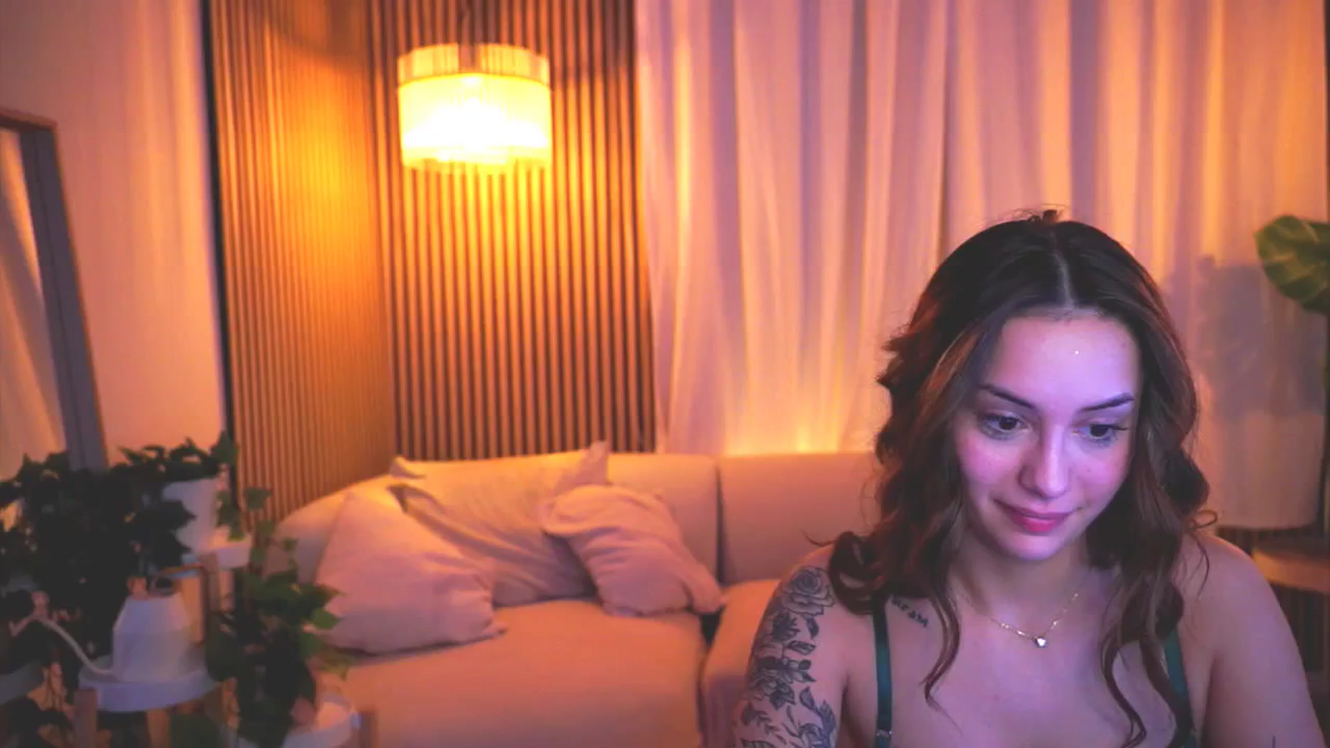 Gallery image thumbnail from Naomii18's myfreecams stream on, 04/09/2025, 19:30 image 16 of 20