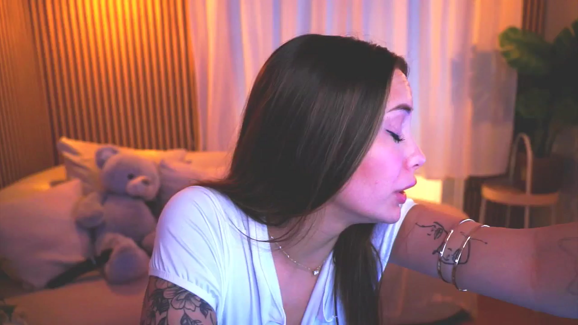 Gallery image thumbnail from Naomii18's myfreecams stream on, 04/10/2025, 15:43 image 17 of 20