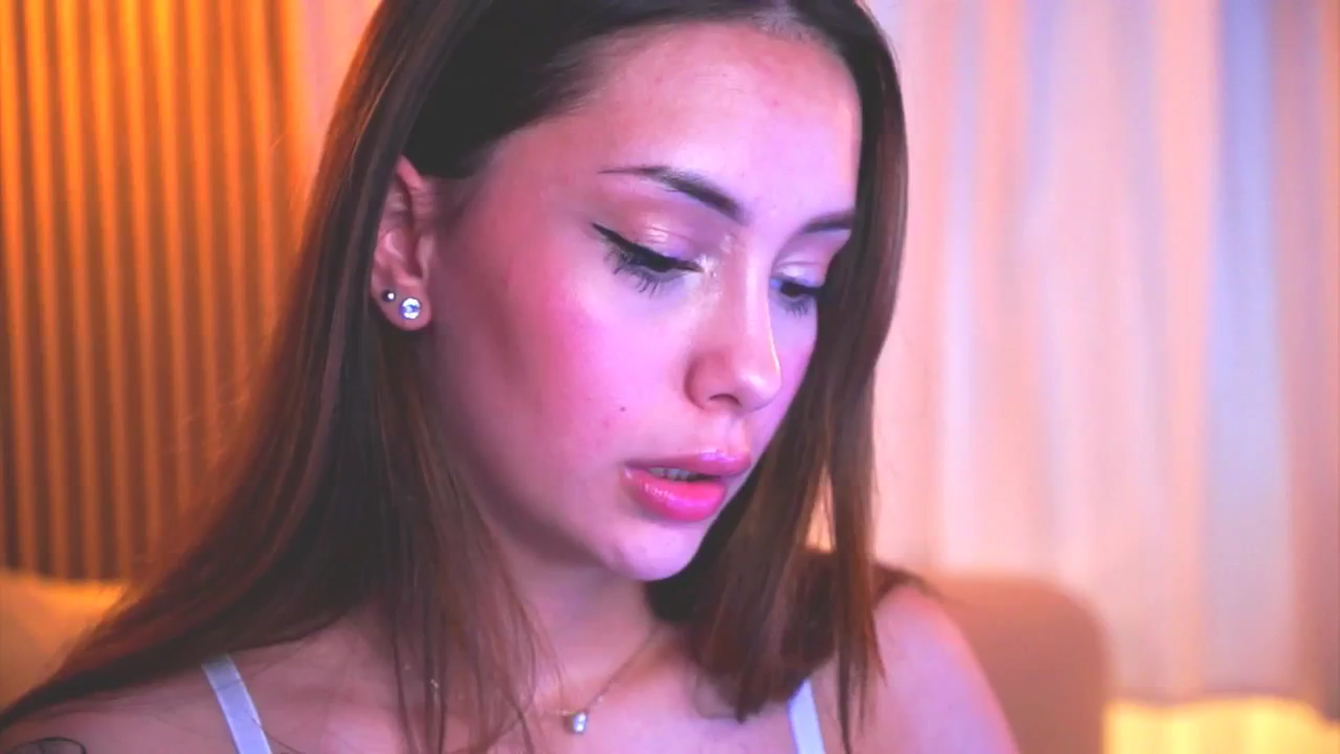 Gallery image thumbnail from Naomii18's myfreecams stream on, 04/10/2025, 15:43 image 5 of 20