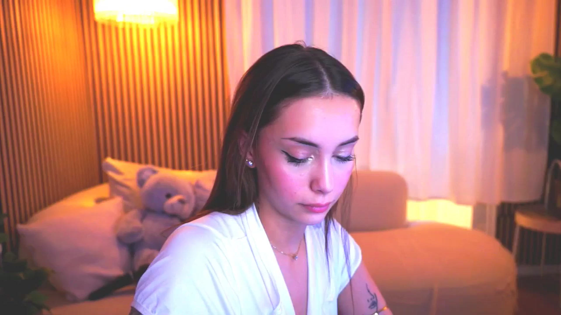 Gallery image thumbnail from Naomii18's myfreecams stream on, 04/10/2025, 15:43 image 15 of 20