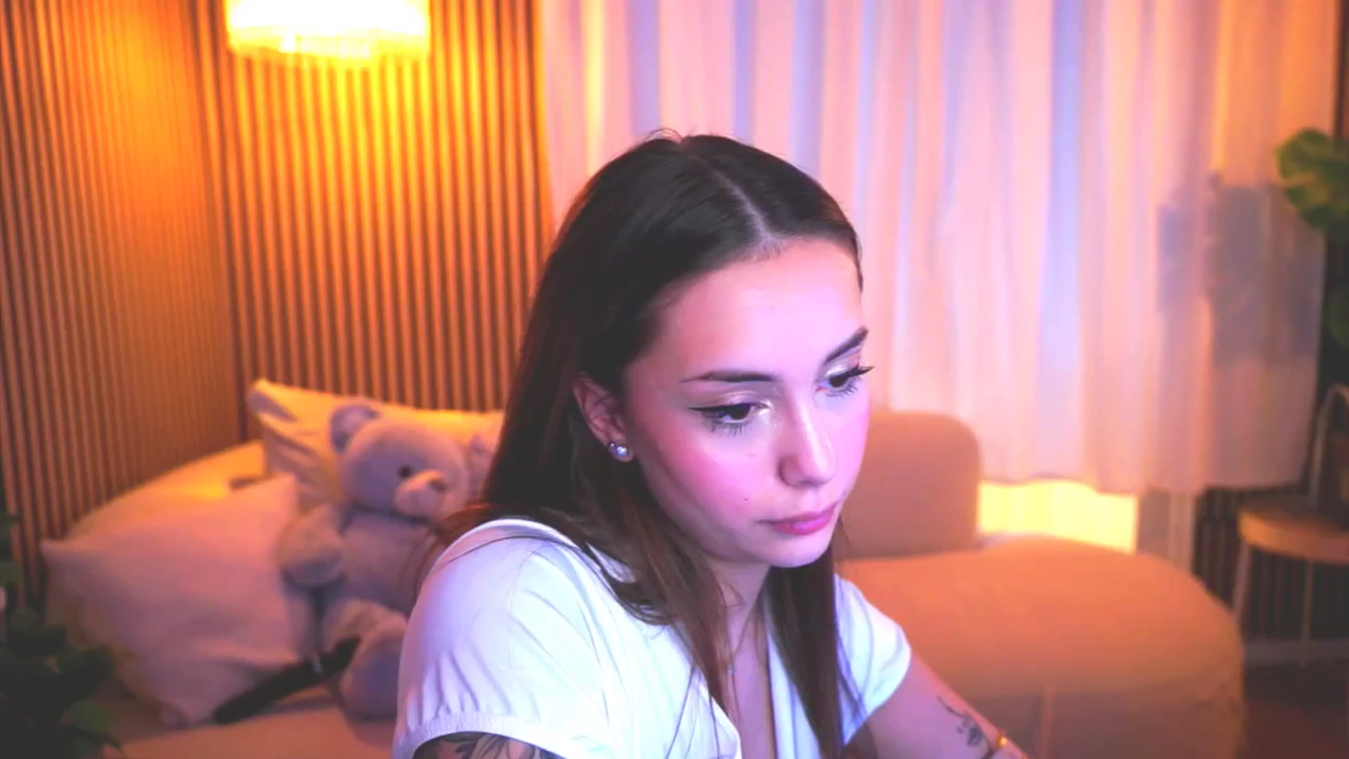 Gallery image thumbnail from Naomii18's myfreecams stream on, 04/10/2025, 15:43 image 14 of 20