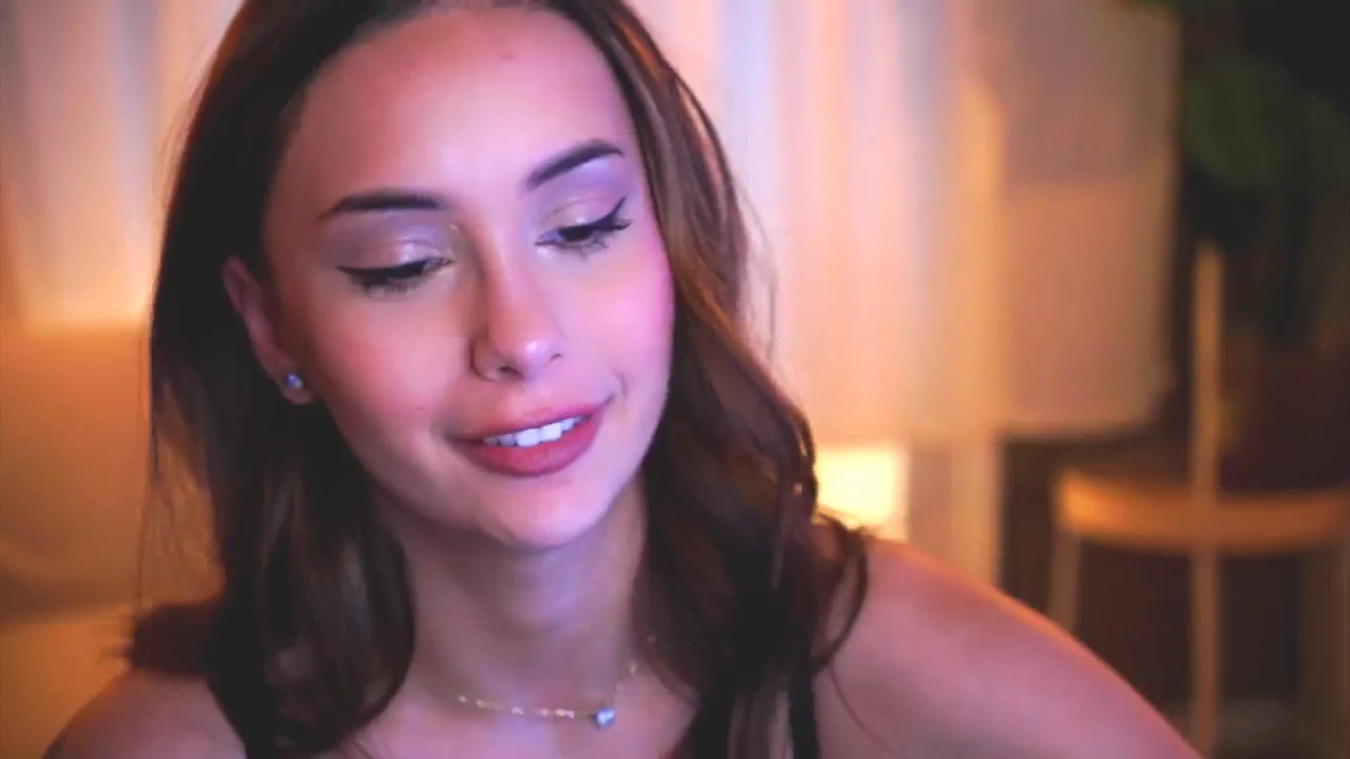 Gallery image thumbnail from Naomii18's myfreecams stream on, 04/11/2025, 17:08 image 5 of 20