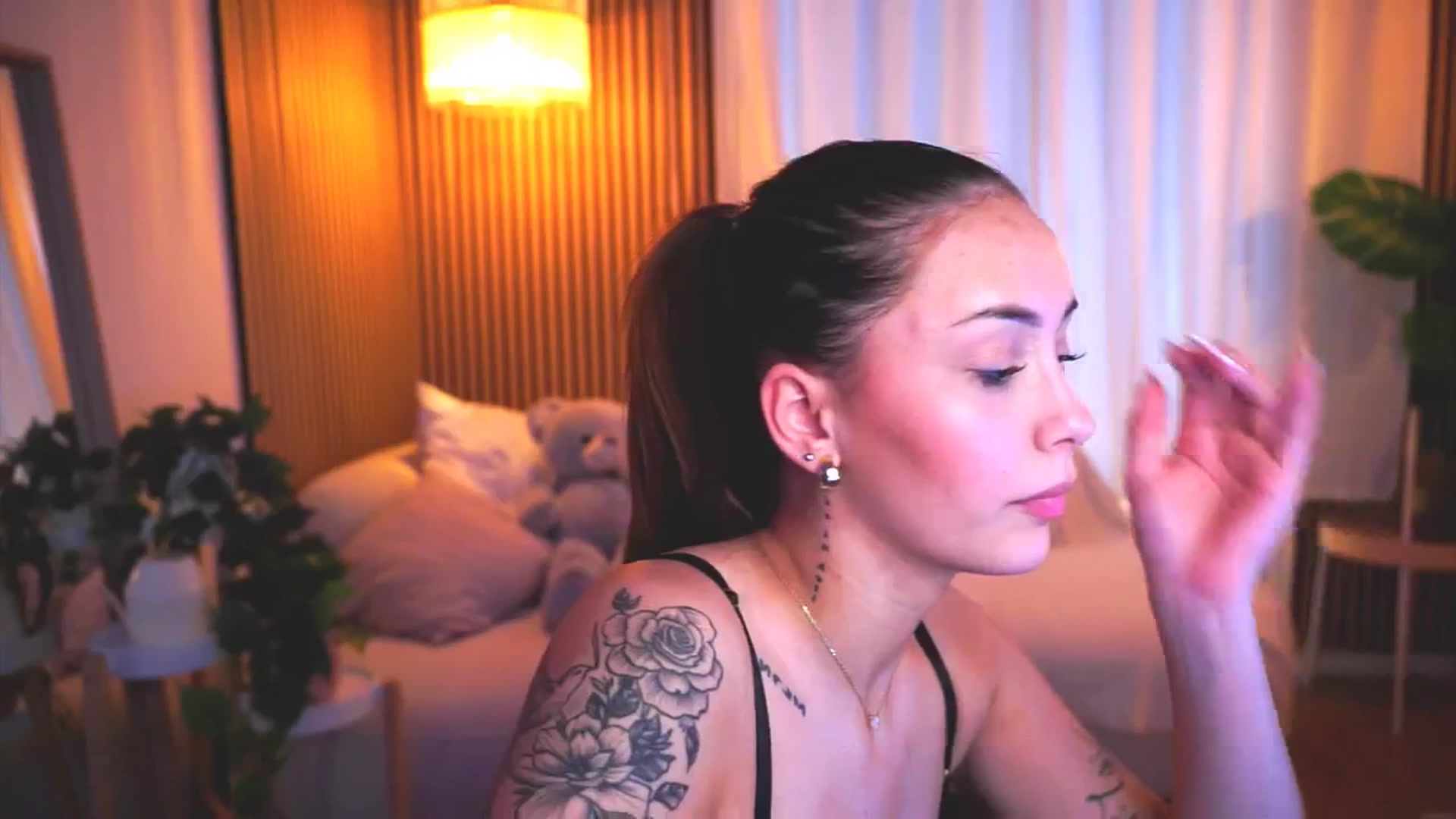 Gallery image thumbnail from Naomii18's myfreecams stream on, 04/17/2025, 13:01 image 11 of 20