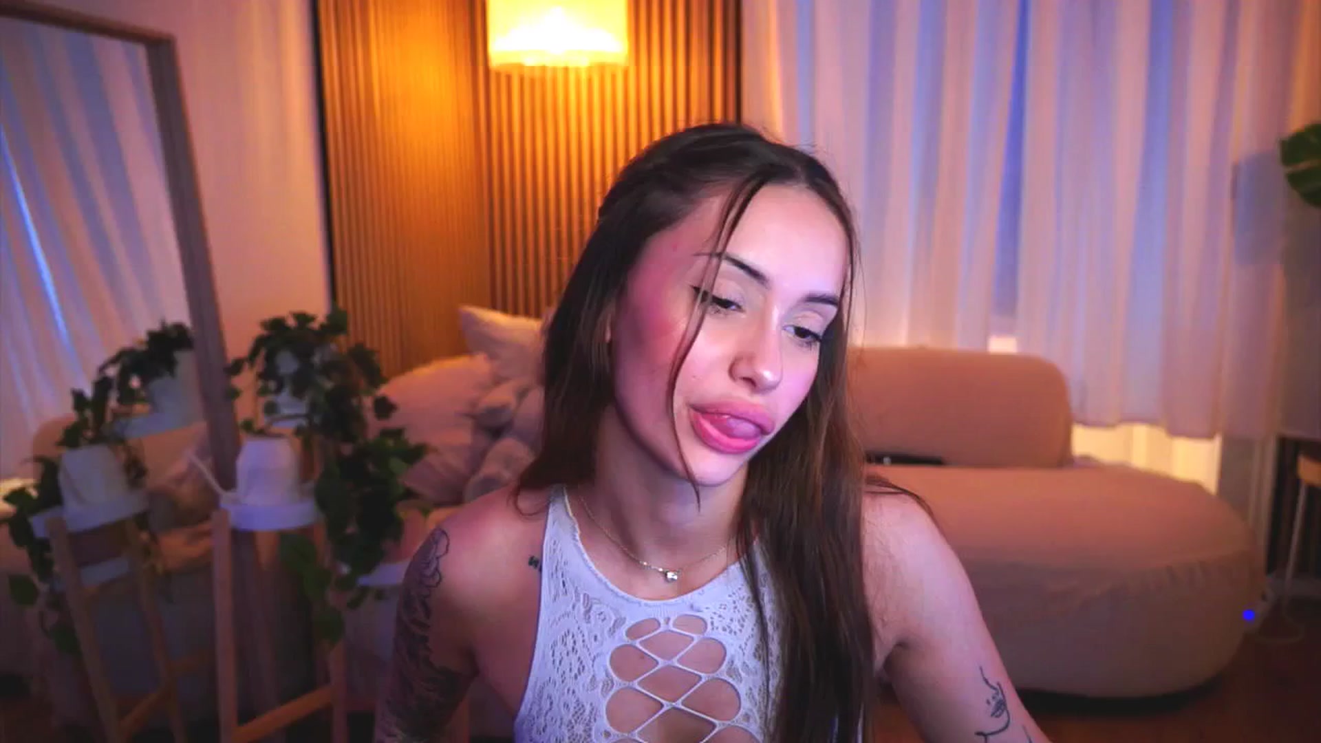 Gallery image thumbnail from Naomii18's myfreecams stream on, 04/19/2025, 13:08 image 8 of 20