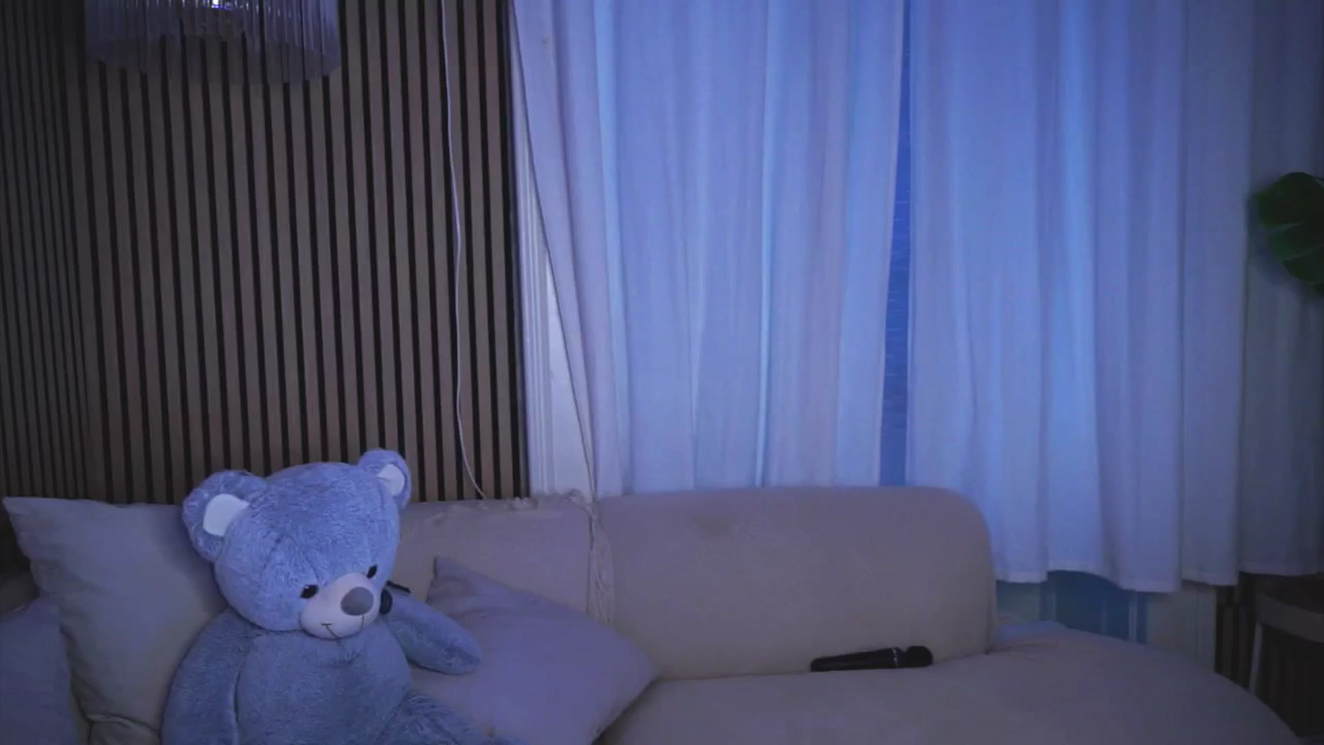 Gallery image thumbnail from Naomii18's myfreecams stream on, 04/19/2025, 17:07 image 17 of 20