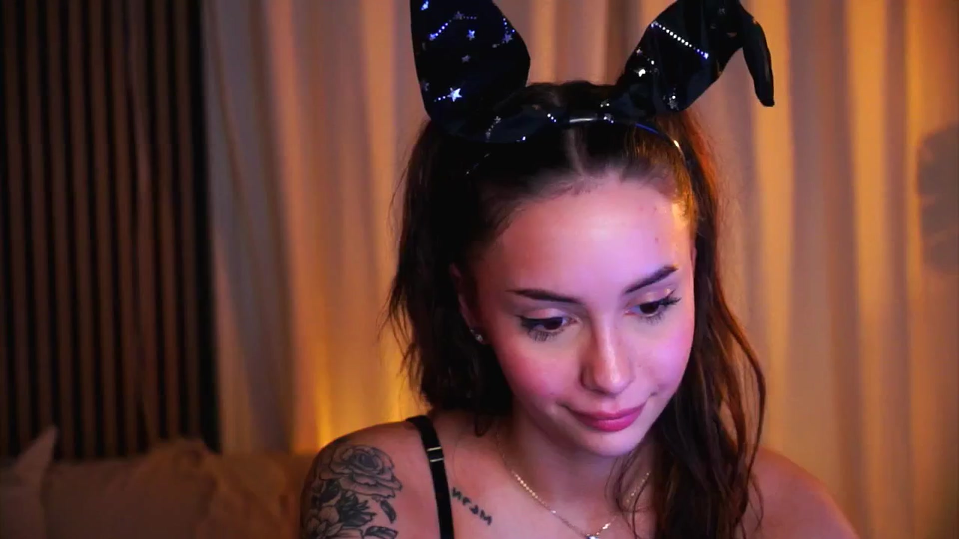 Gallery image thumbnail from Naomii18's myfreecams stream on, 04/20/2025, 18:40 image 5 of 20