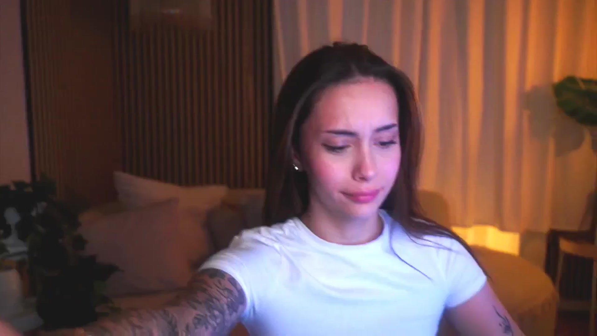 Gallery image thumbnail from Naomii18's myfreecams stream on, 04/22/2025, 17:55 image 19 of 20