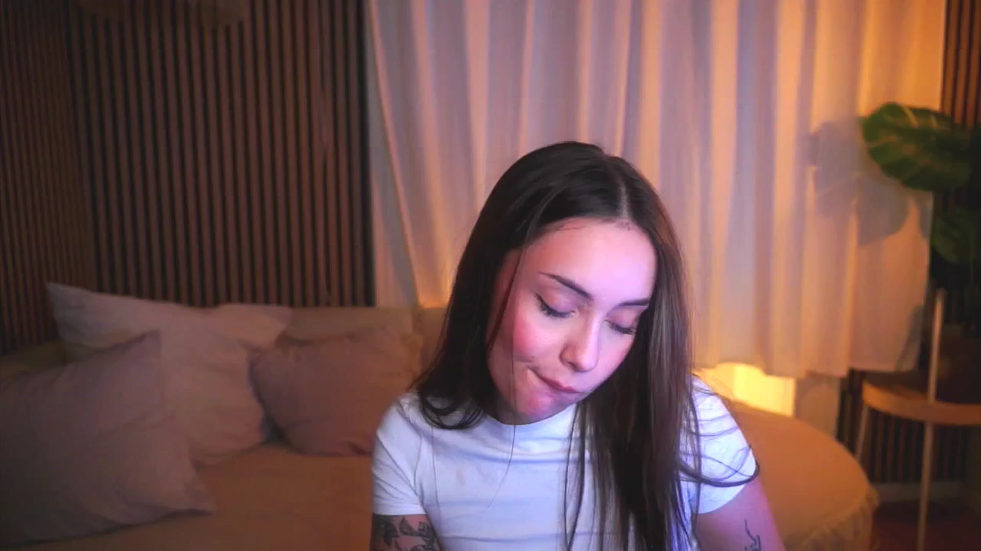 Gallery image thumbnail from Naomii18's myfreecams stream on, 04/22/2025, 17:55 image 9 of 20
