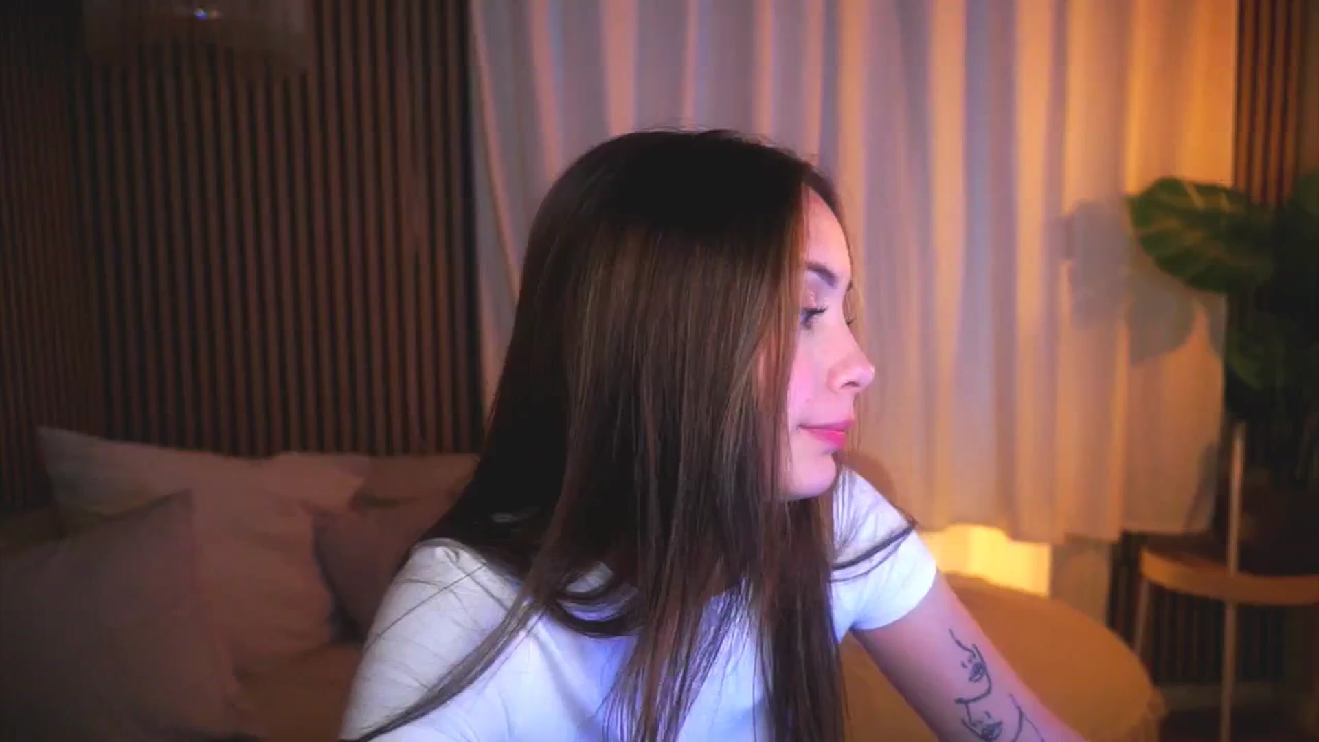 Gallery image thumbnail from Naomii18's myfreecams stream on, 04/22/2025, 17:55 image 8 of 20