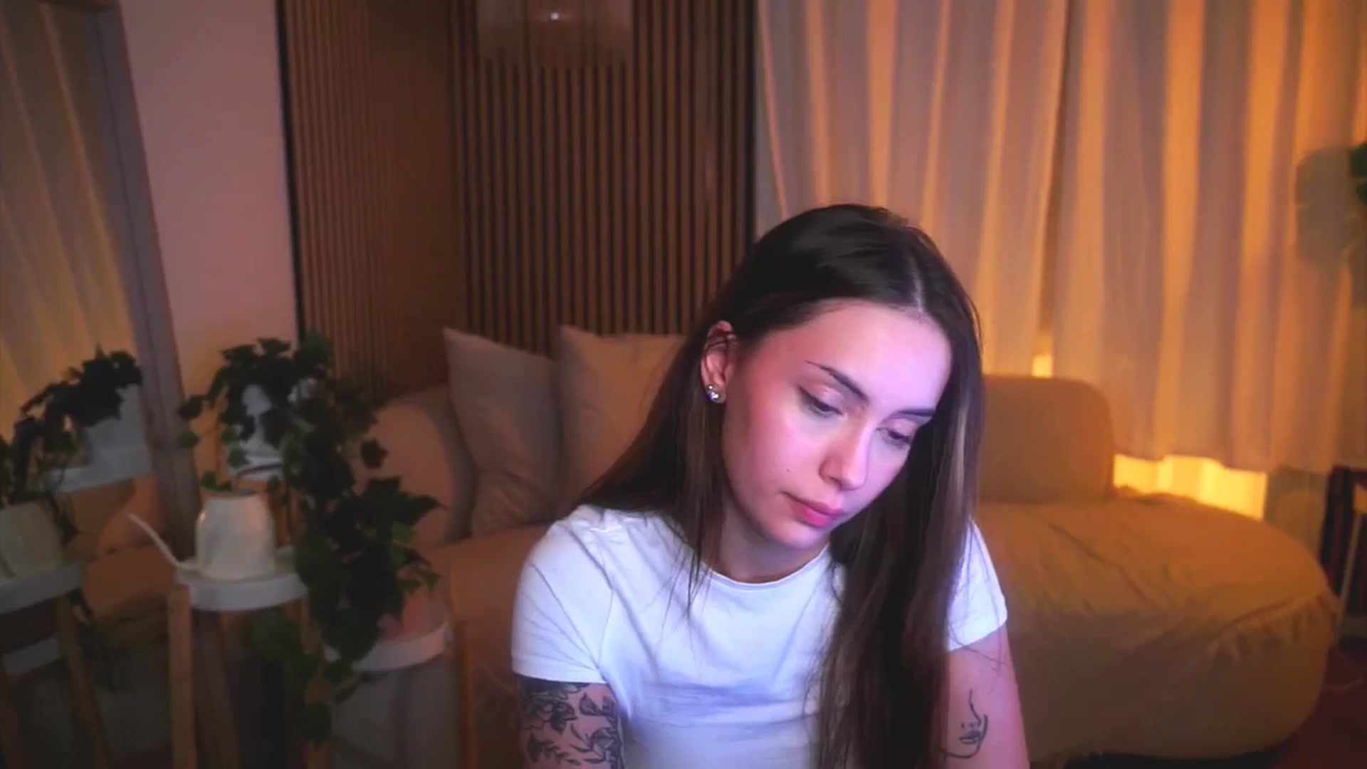 Gallery image thumbnail from Naomii18's myfreecams stream on, 04/22/2025, 20:22 image 20 of 20