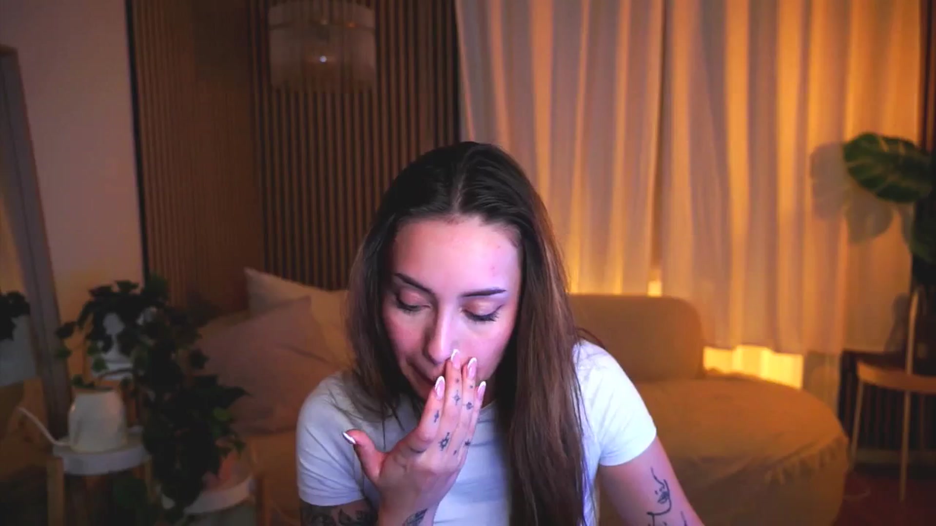 Gallery image thumbnail from Naomii18's myfreecams stream on, 04/22/2025, 21:37 image 8 of 20