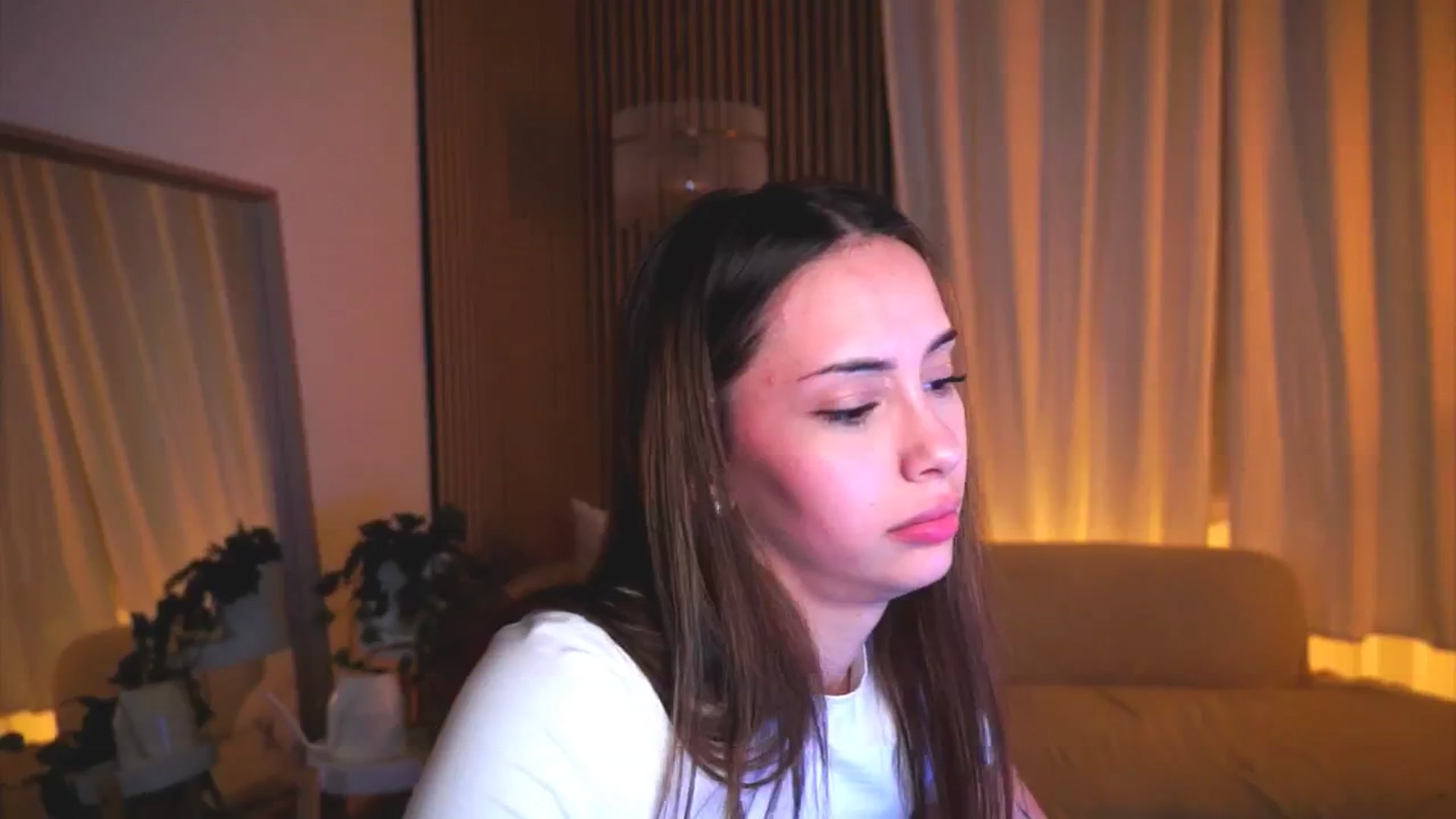 Gallery image thumbnail from Naomii18's myfreecams stream on, 04/22/2025, 21:37 image 20 of 20