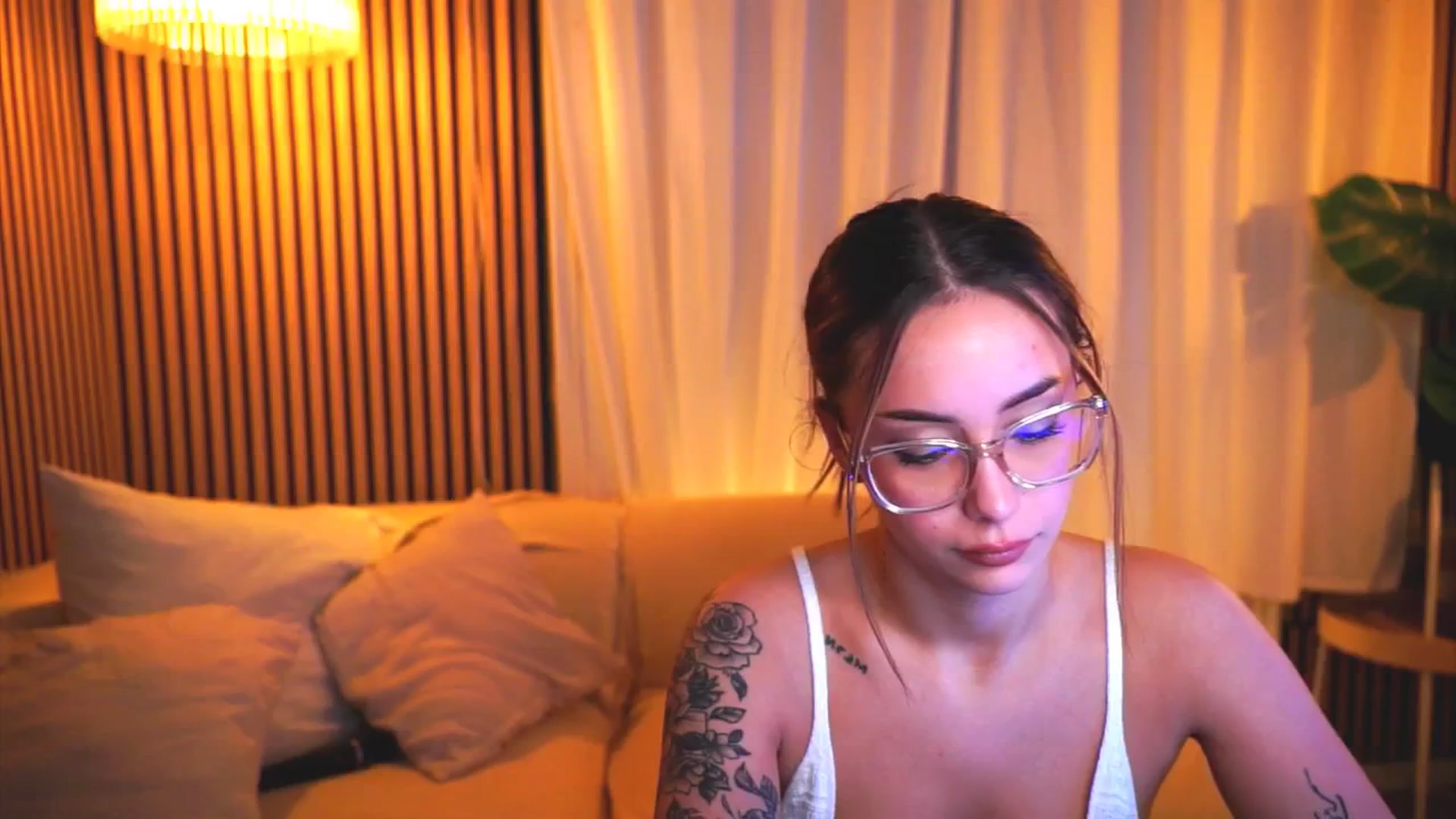 Gallery image thumbnail from Naomii18's myfreecams stream on, 04/24/2025, 17:28 image 20 of 20