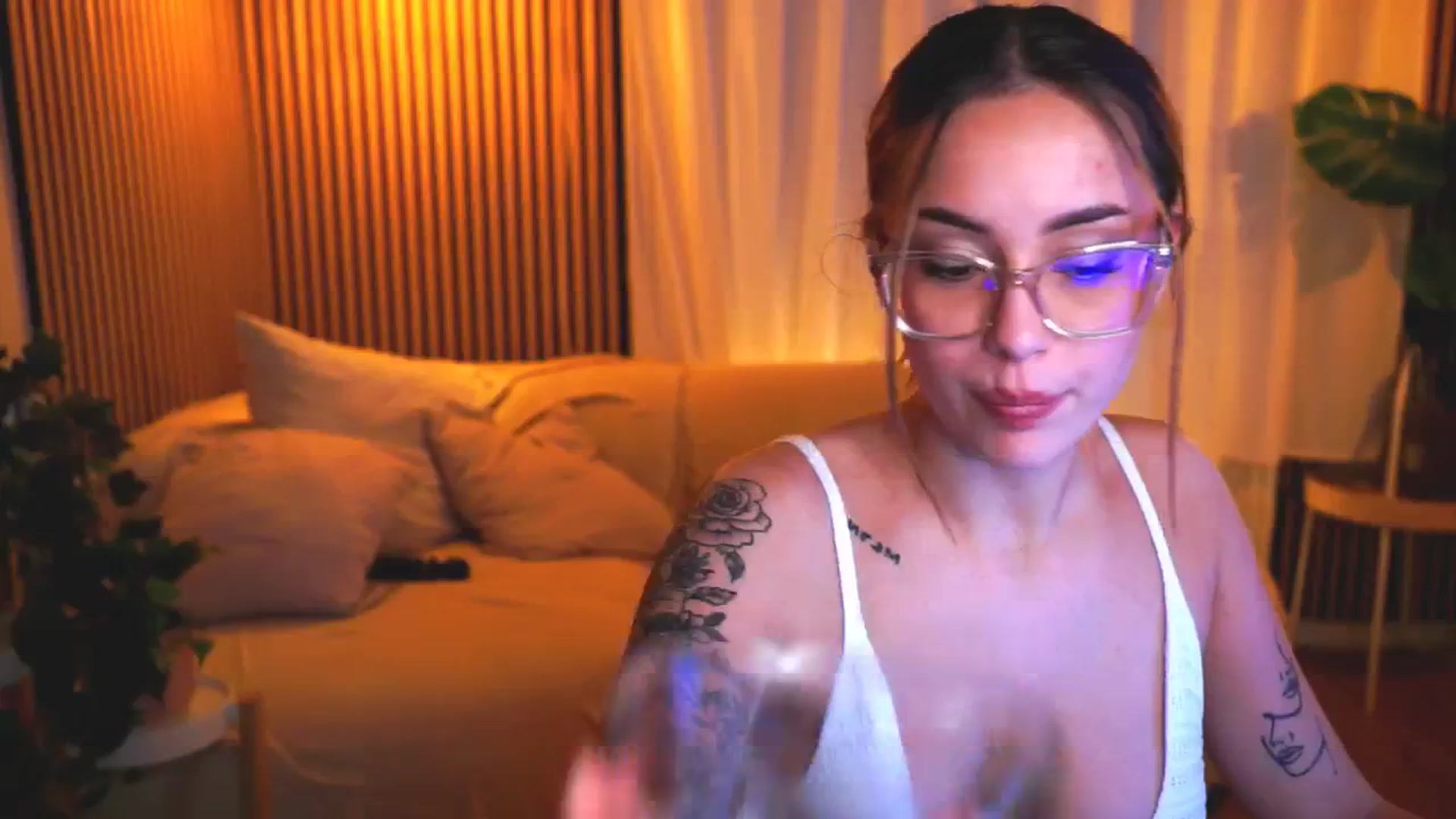 Gallery image thumbnail from Naomii18's myfreecams stream on, 04/24/2025, 17:28 image 13 of 20