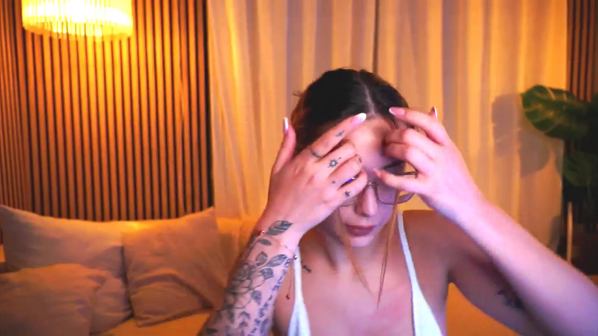 Gallery image thumbnail from Naomii18's myfreecams stream on, 04/24/2025, 18:22 image 2 of 20
