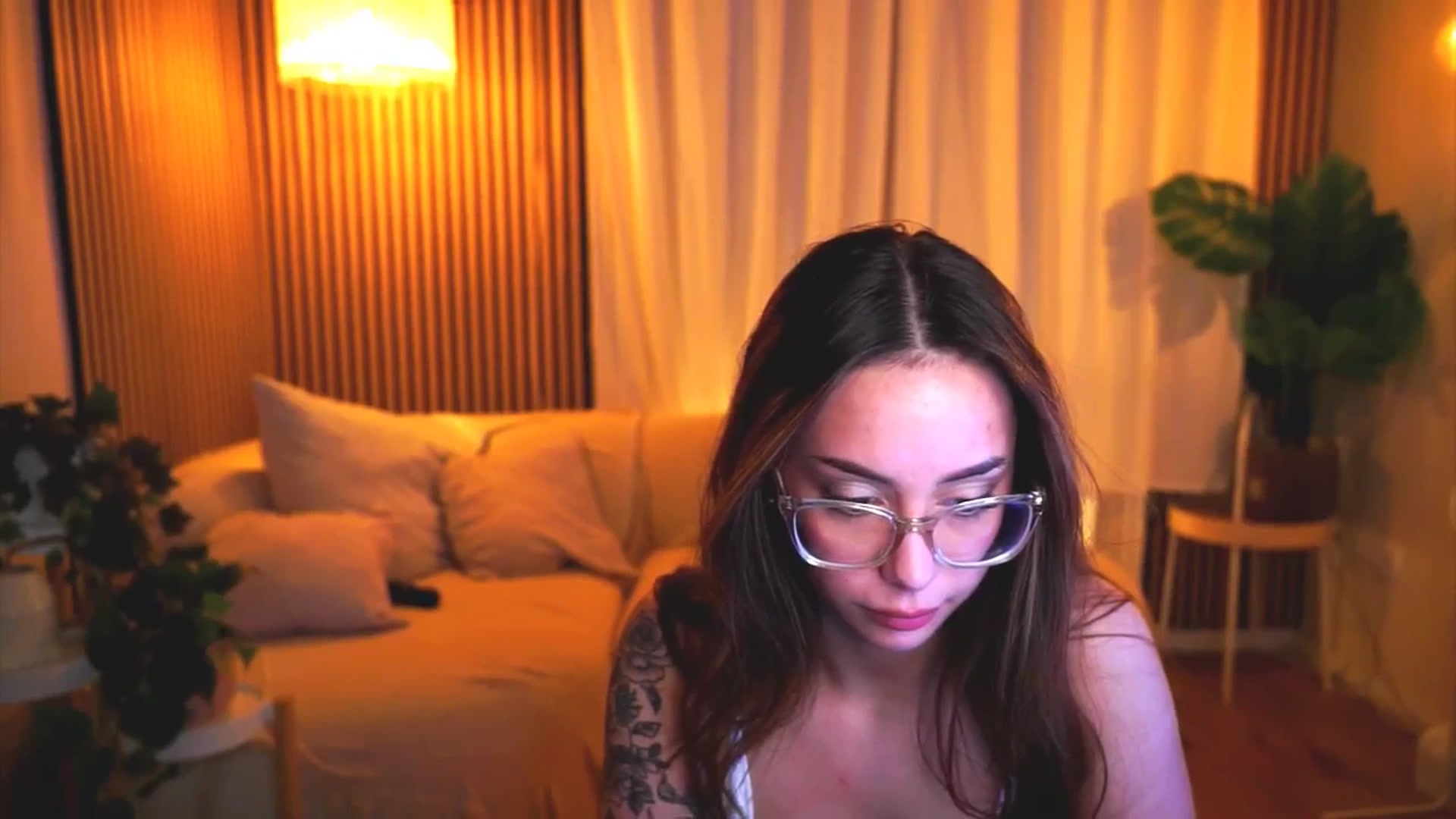 Gallery image thumbnail from Naomii18's myfreecams stream on, 04/24/2025, 19:24 image 12 of 20