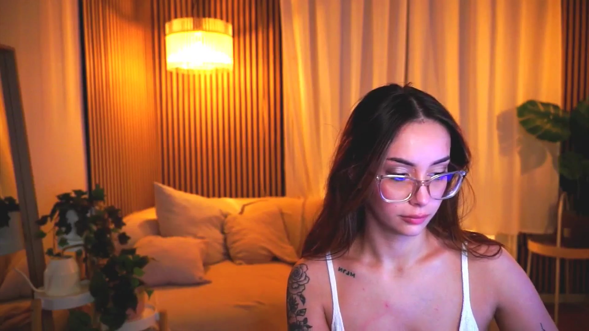 Gallery image thumbnail from Naomii18's myfreecams stream on, 04/24/2025, 19:24 image 6 of 20