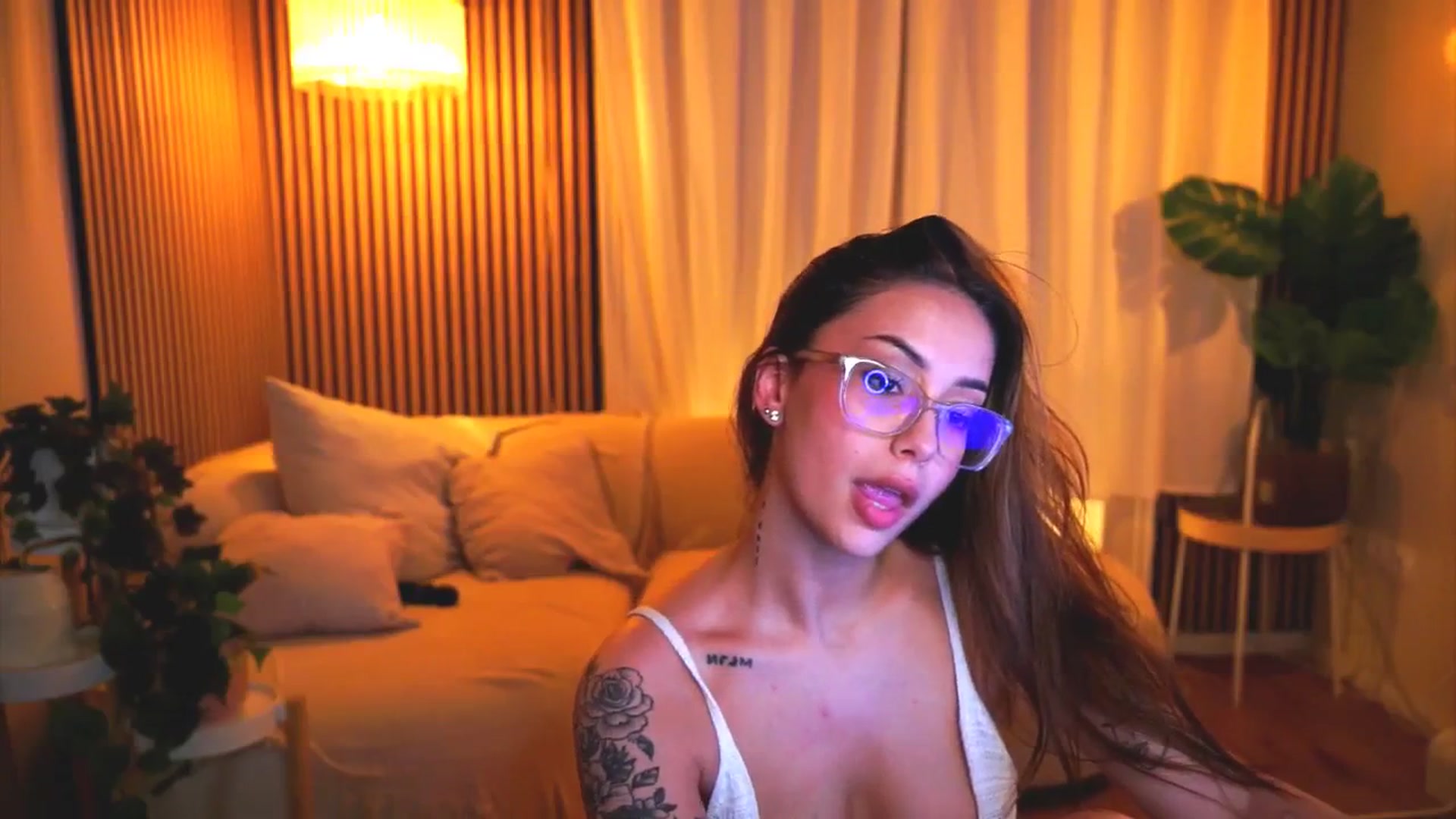 Gallery image thumbnail from Naomii18's myfreecams stream on, 04/24/2025, 19:24 image 14 of 20