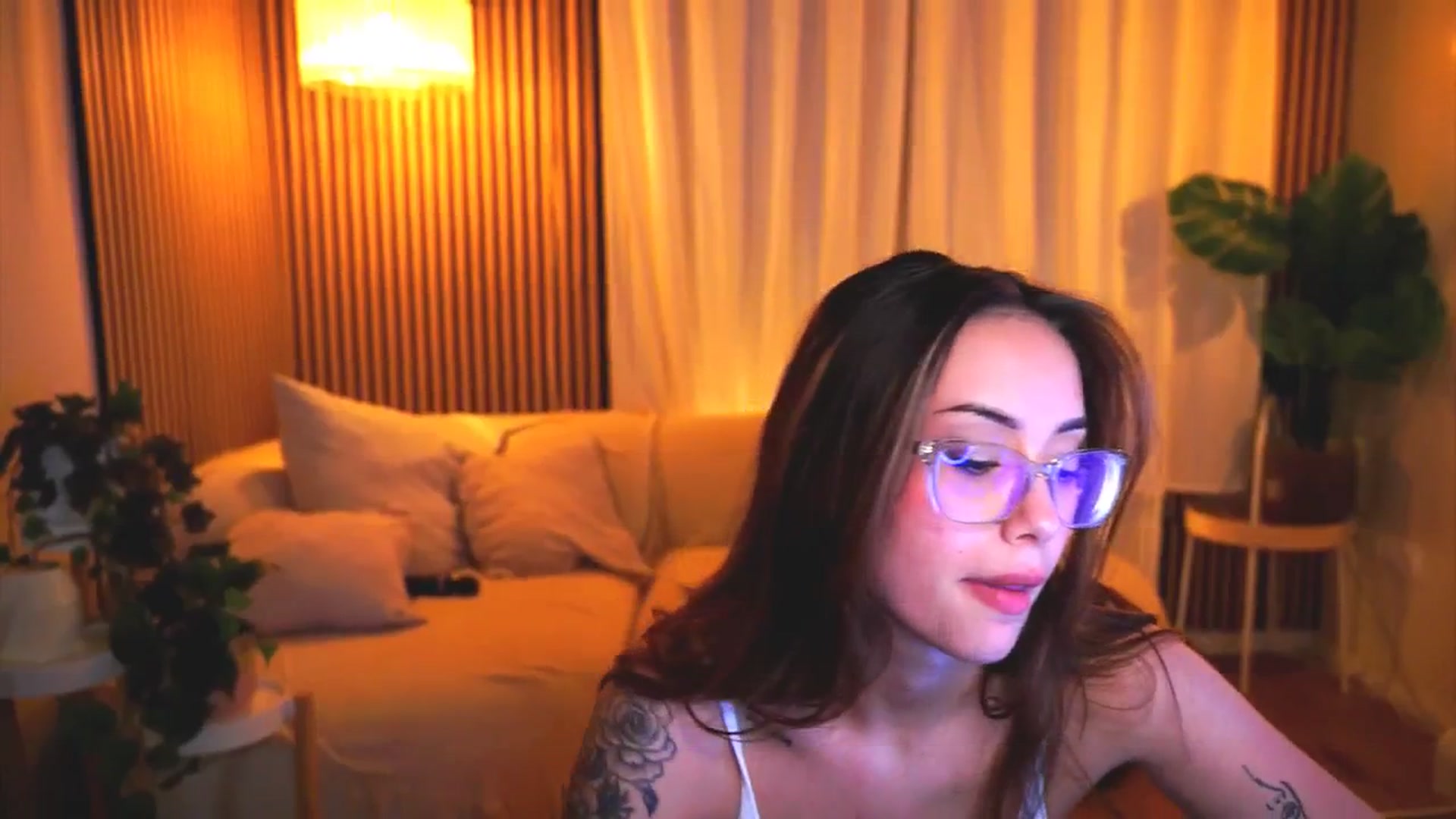 Gallery image thumbnail from Naomii18's myfreecams stream on, 04/24/2025, 19:24 image 19 of 20