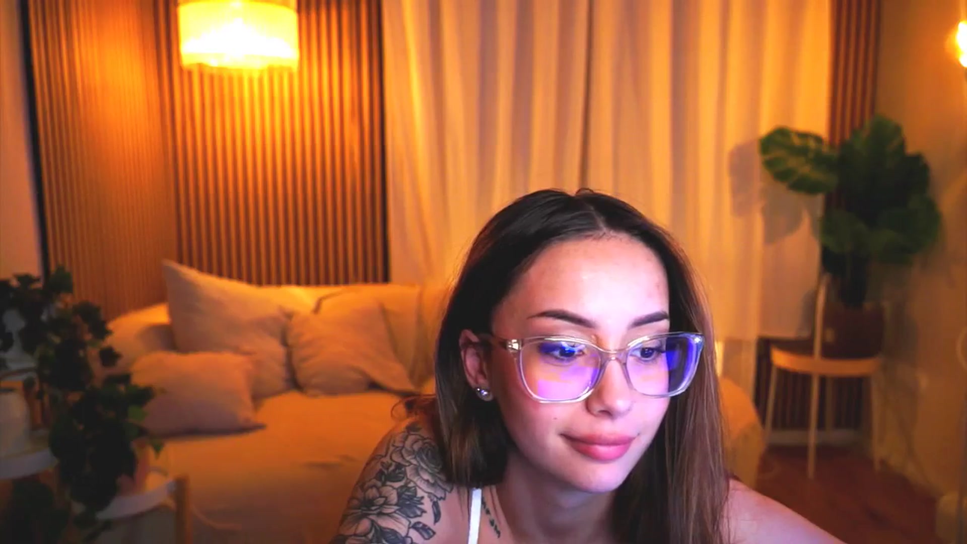 Gallery image thumbnail from Naomii18's myfreecams stream on, 04/24/2025, 19:24 image 2 of 20