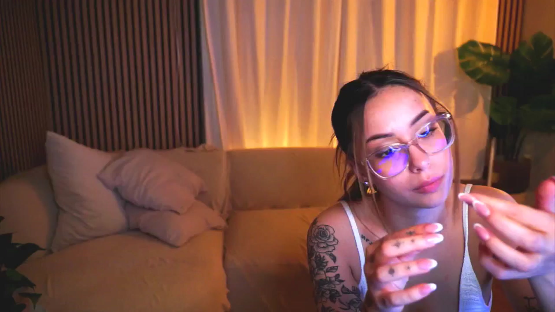 Gallery image thumbnail from Naomii18's myfreecams stream on, 04/24/2025, 20:26 image 5 of 20