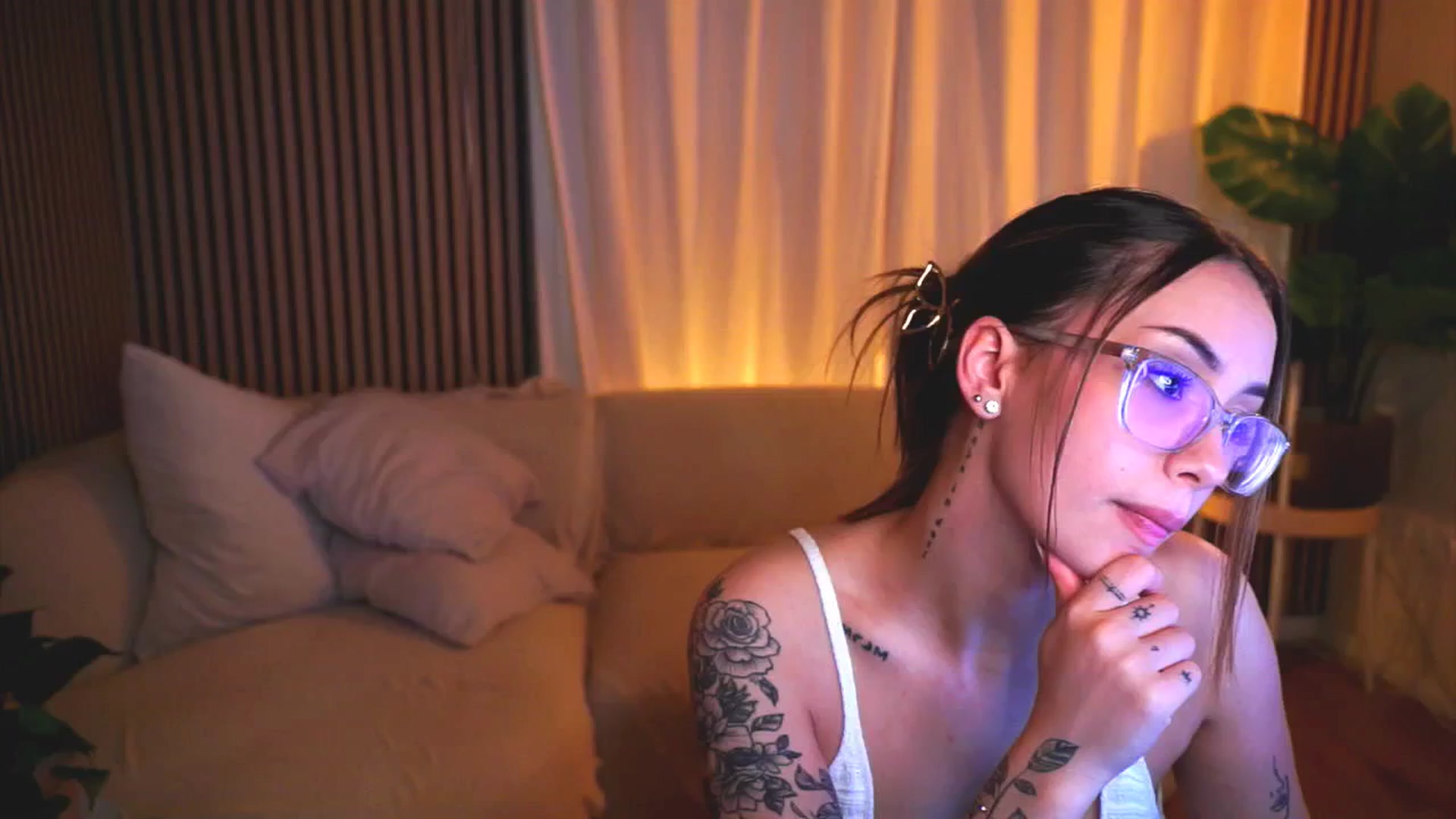 Gallery image thumbnail from Naomii18's myfreecams stream on, 04/24/2025, 20:26 image 9 of 20