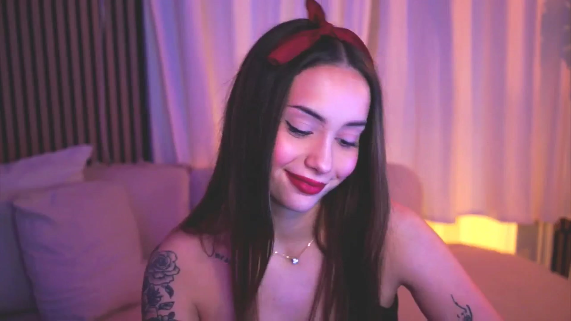 Gallery image thumbnail from Naomii18's myfreecams stream on, 04/25/2025, 18:11 image 8 of 20