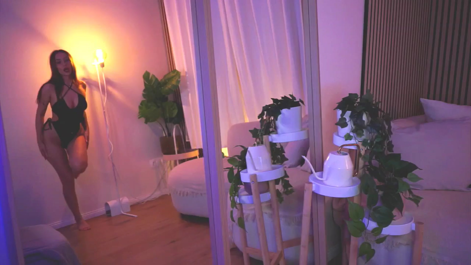 Gallery image thumbnail from Naomii18's myfreecams stream on, 04/25/2025, 19:58 image 9 of 20