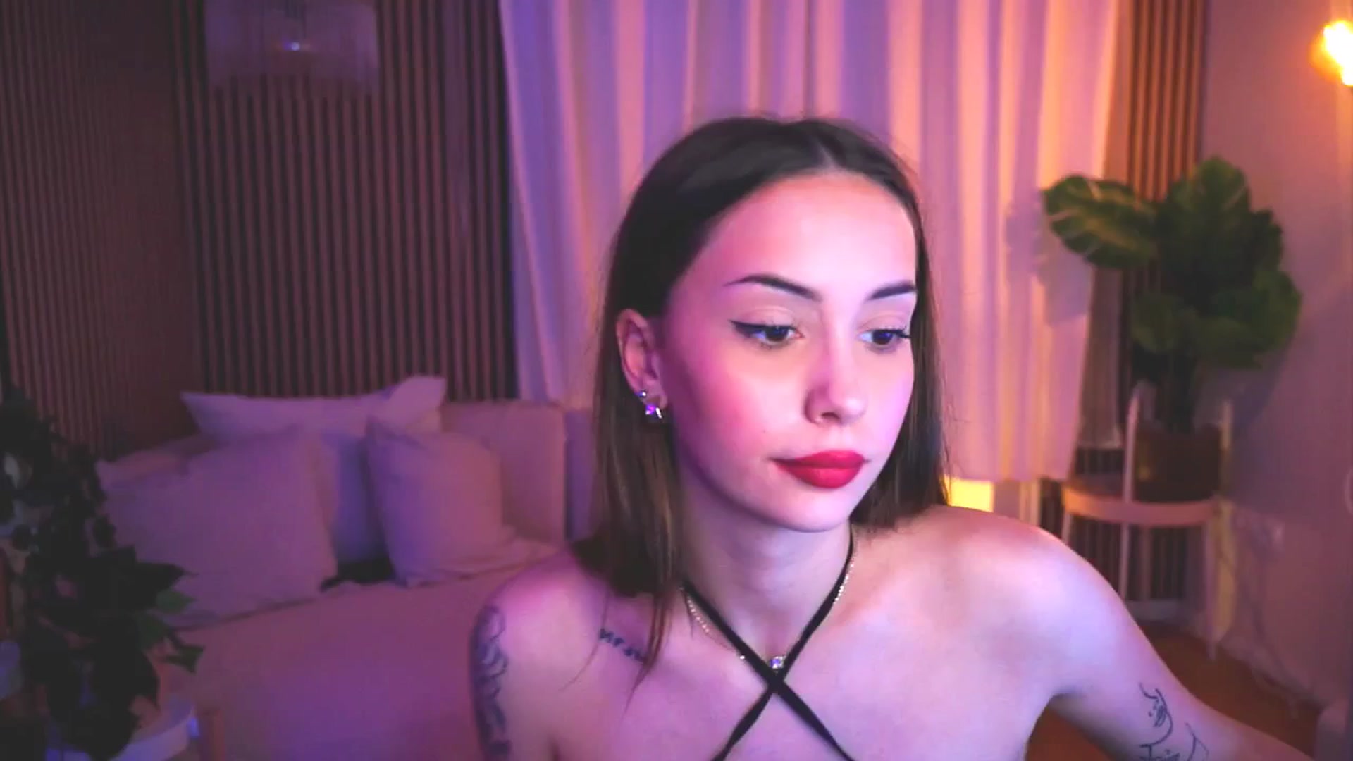 Gallery image thumbnail from Naomii18's myfreecams stream on, 04/25/2025, 19:58 image 8 of 20