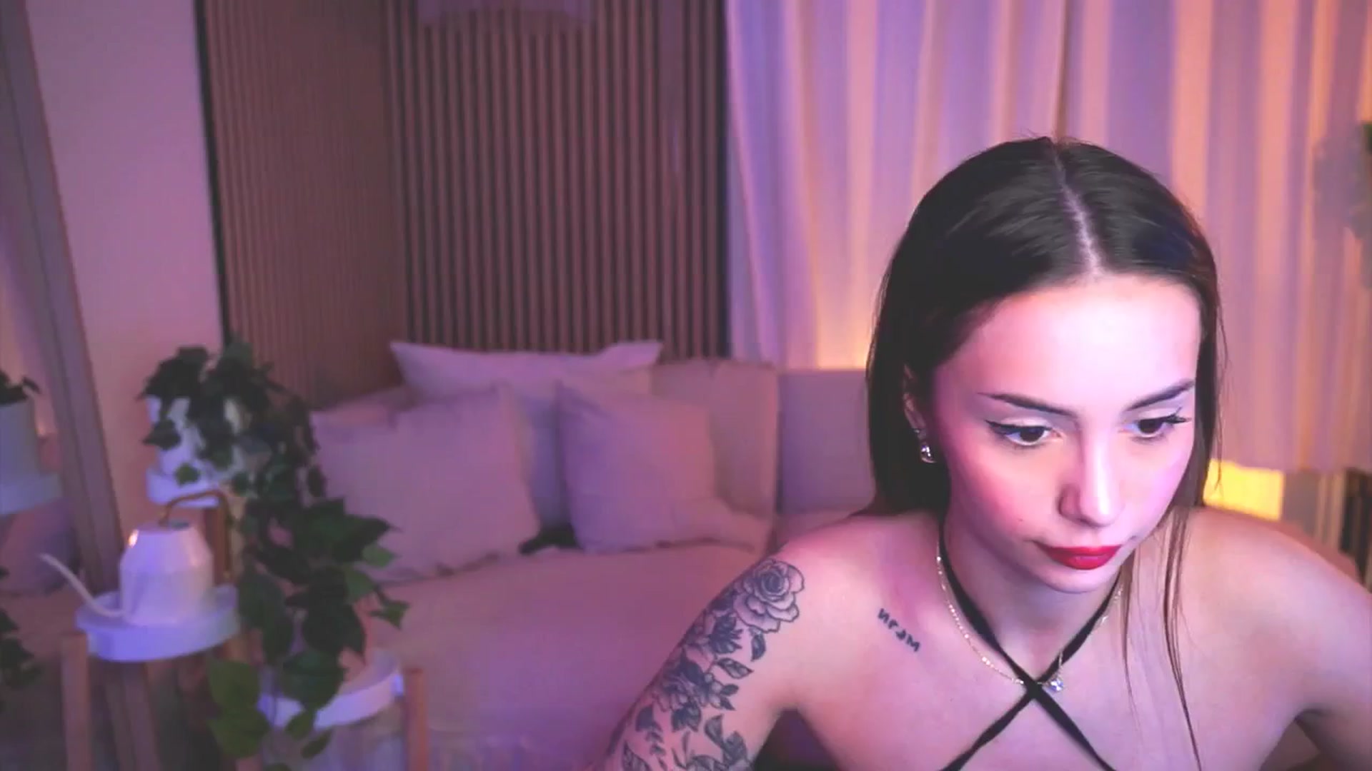 Gallery image thumbnail from Naomii18's myfreecams stream on, 04/25/2025, 19:58 image 12 of 20