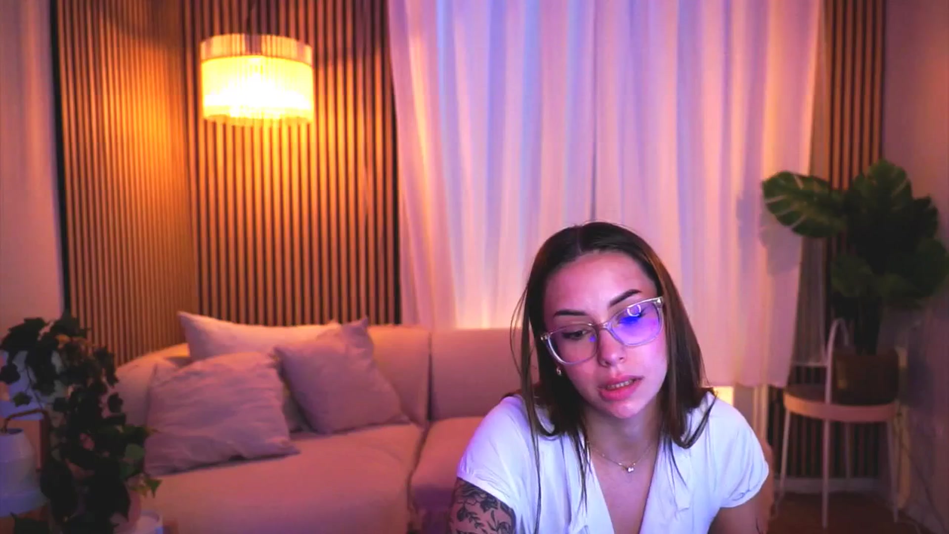 Gallery image thumbnail from Naomii18's myfreecams stream on, 04/26/2025, 06:24 image 16 of 20
