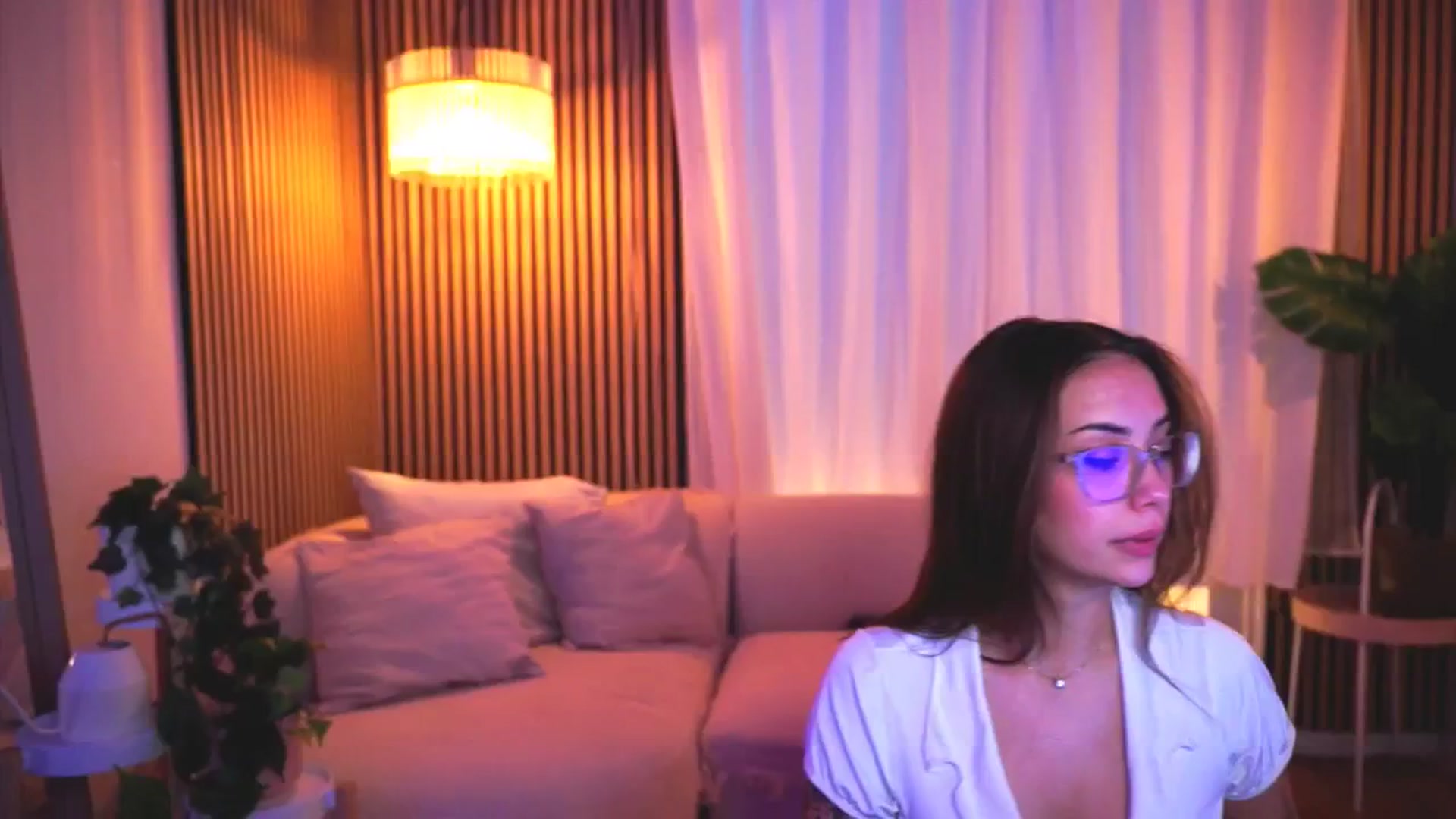 Gallery image thumbnail from Naomii18's myfreecams stream on, 04/26/2025, 06:24 image 2 of 20