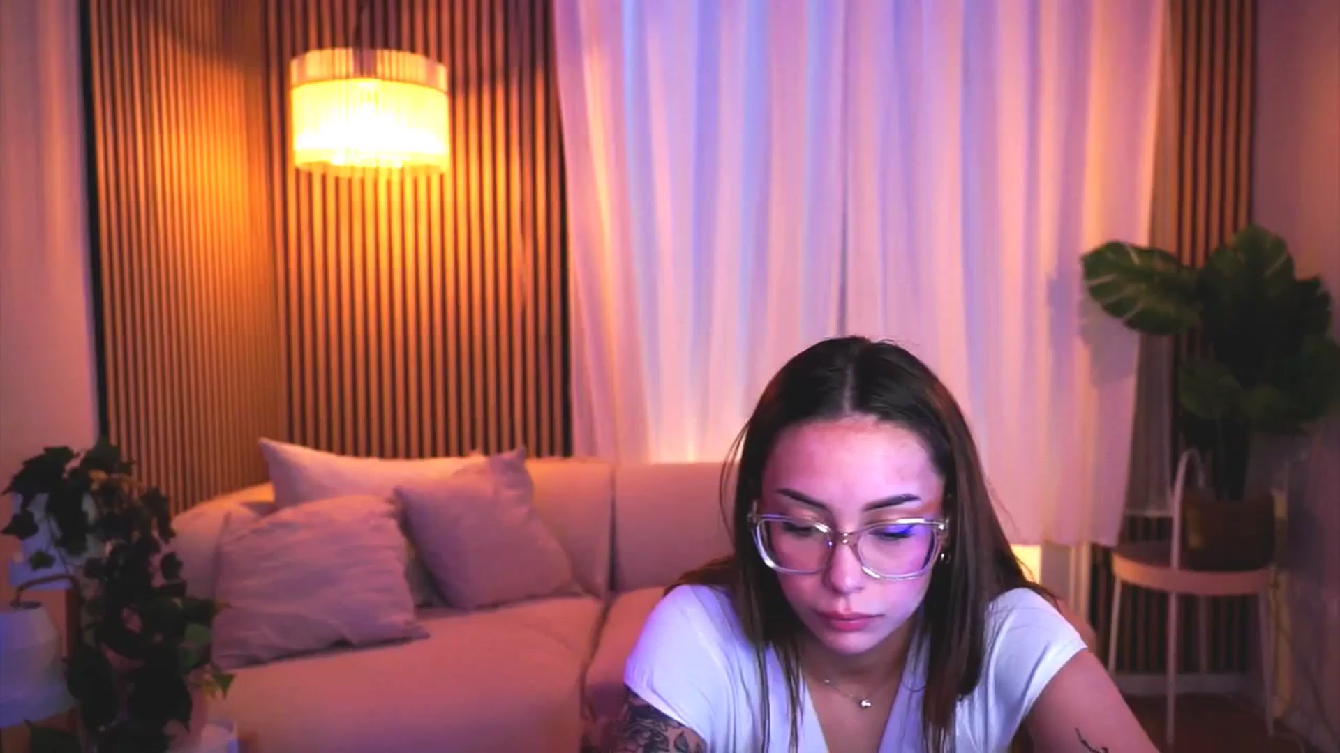 Gallery image thumbnail from Naomii18's myfreecams stream on, 04/26/2025, 06:24 image 17 of 20