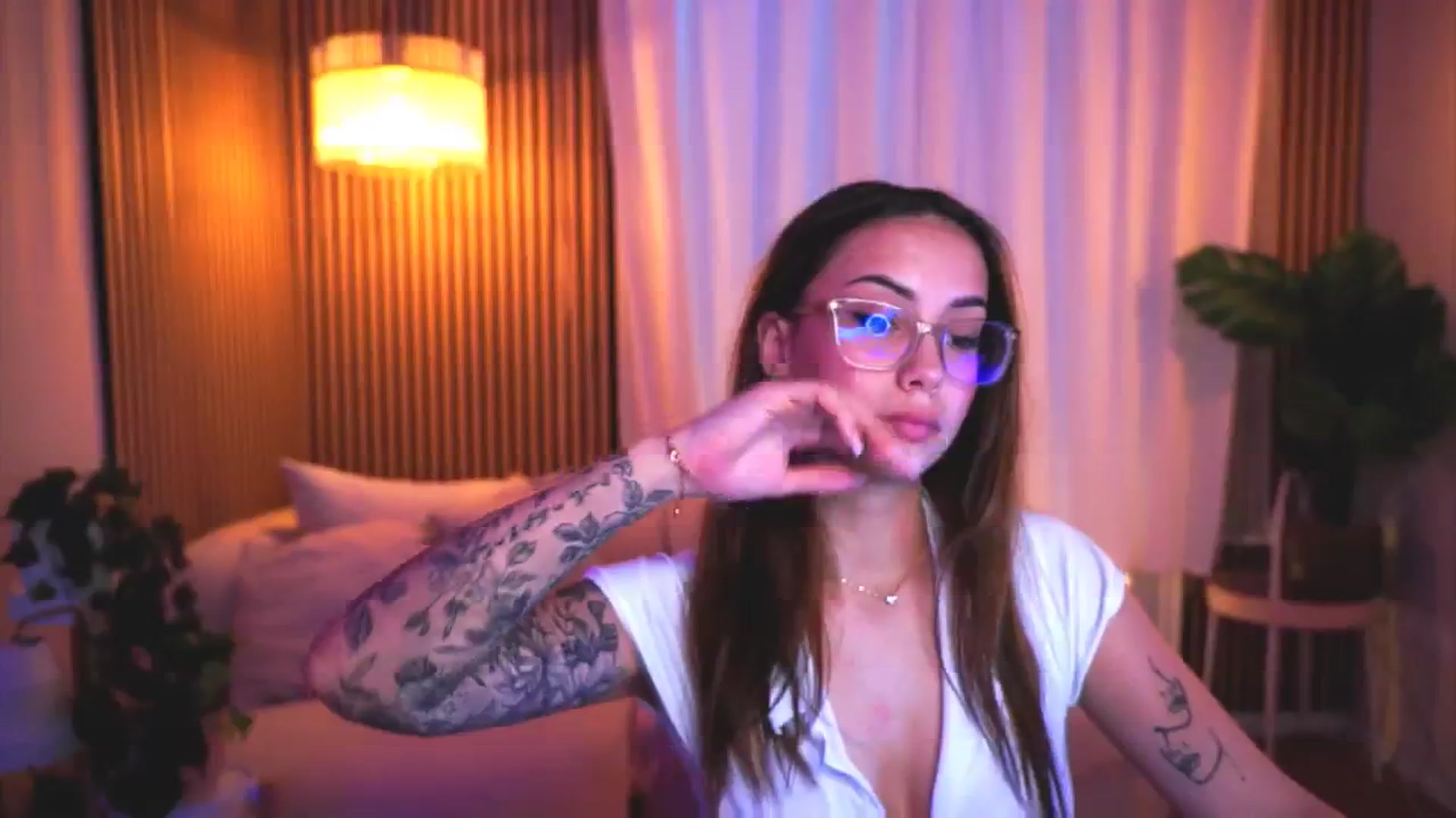 Gallery image thumbnail from Naomii18's myfreecams stream on, 04/26/2025, 06:24 image 18 of 20