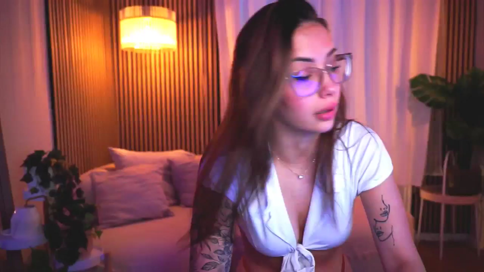 Gallery image thumbnail from Naomii18's myfreecams stream on, 04/26/2025, 06:24 image 1 of 20