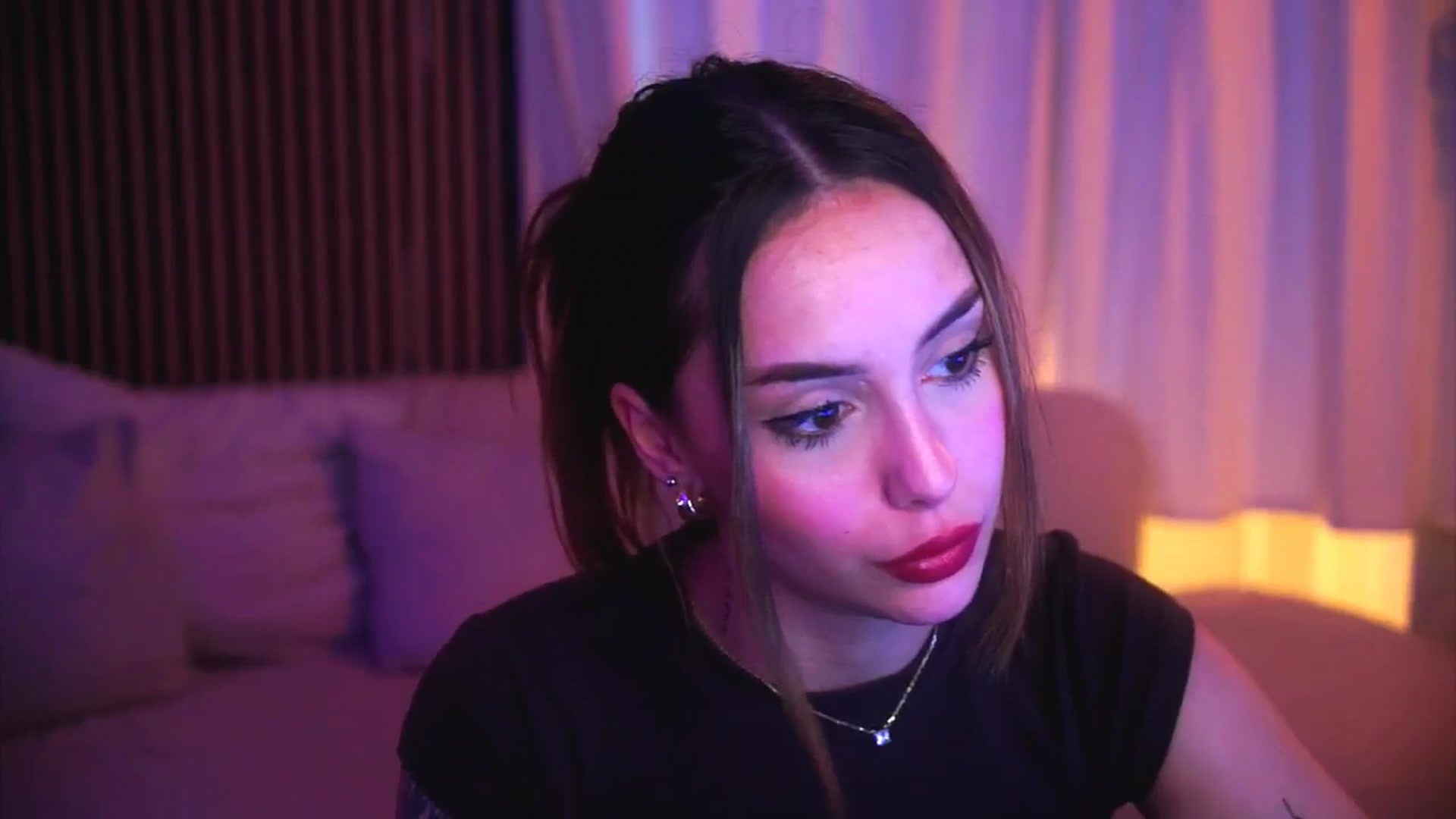 Gallery image thumbnail from Naomii18's myfreecams stream on, 04/27/2025, 17:46 image 7 of 20