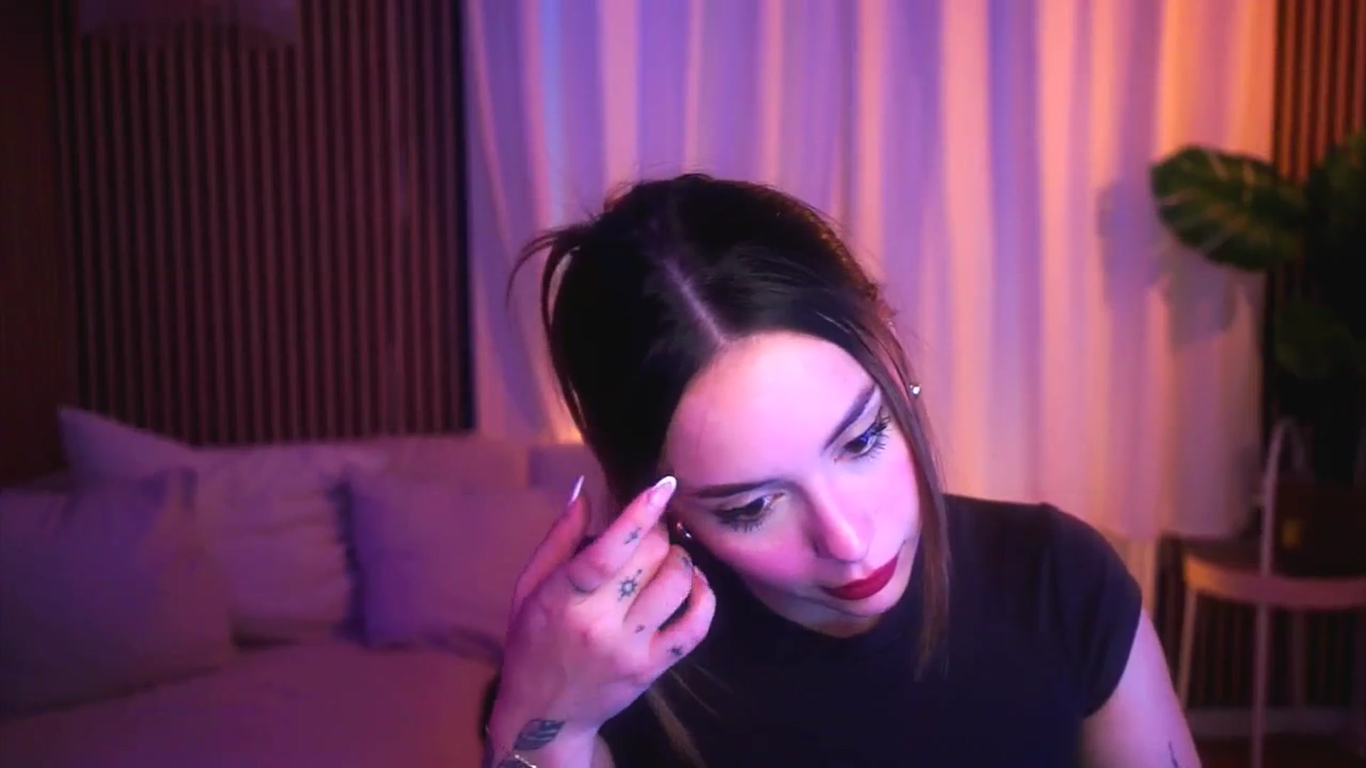 Gallery image thumbnail from Naomii18's myfreecams stream on, 04/27/2025, 17:46 image 14 of 20