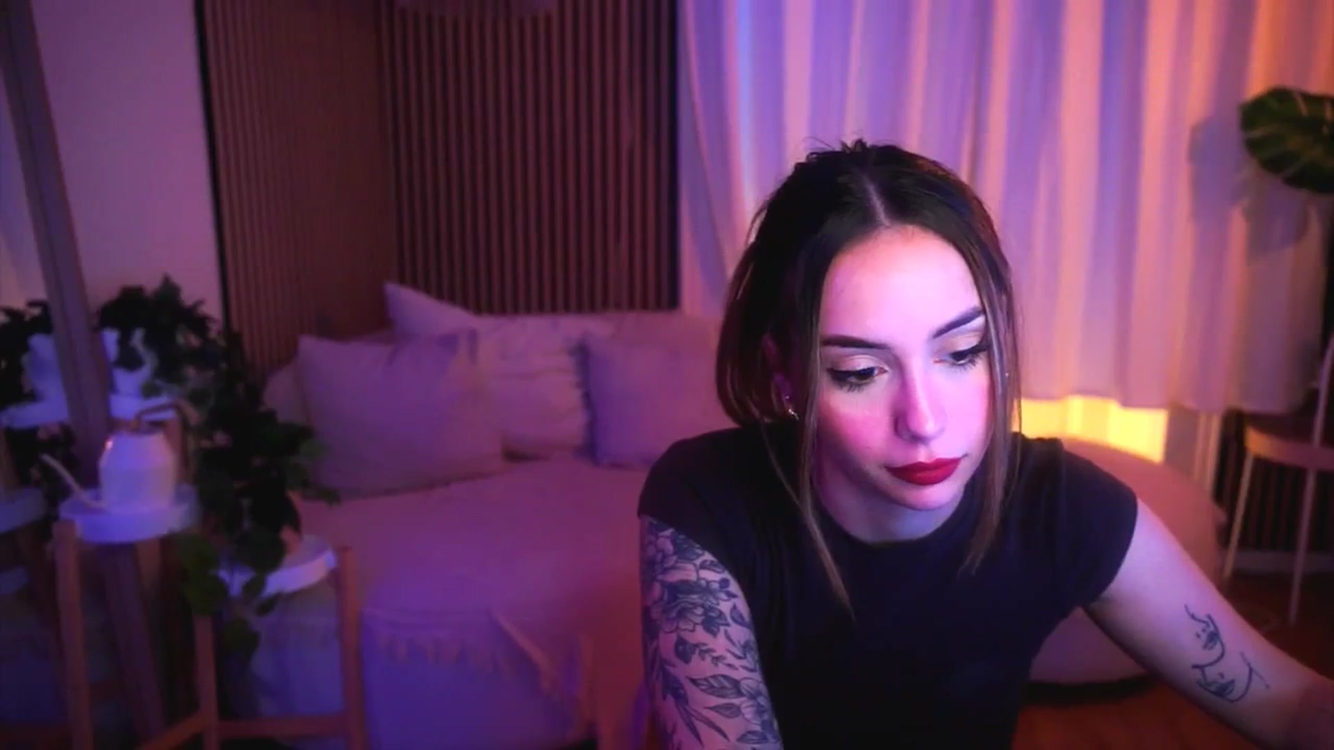 Gallery image thumbnail from Naomii18's myfreecams stream on, 04/27/2025, 17:46 image 11 of 20