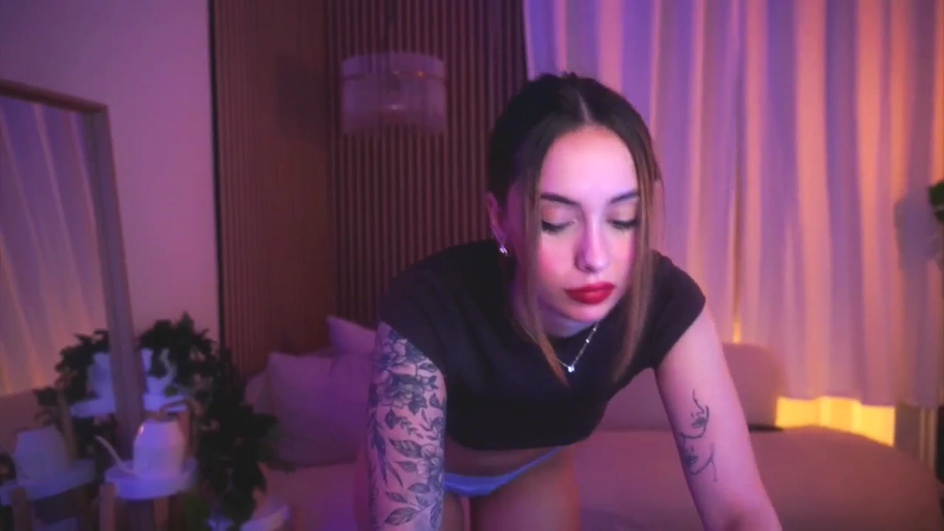 Gallery image thumbnail from Naomii18's myfreecams stream on, 04/27/2025, 18:54 image 6 of 20