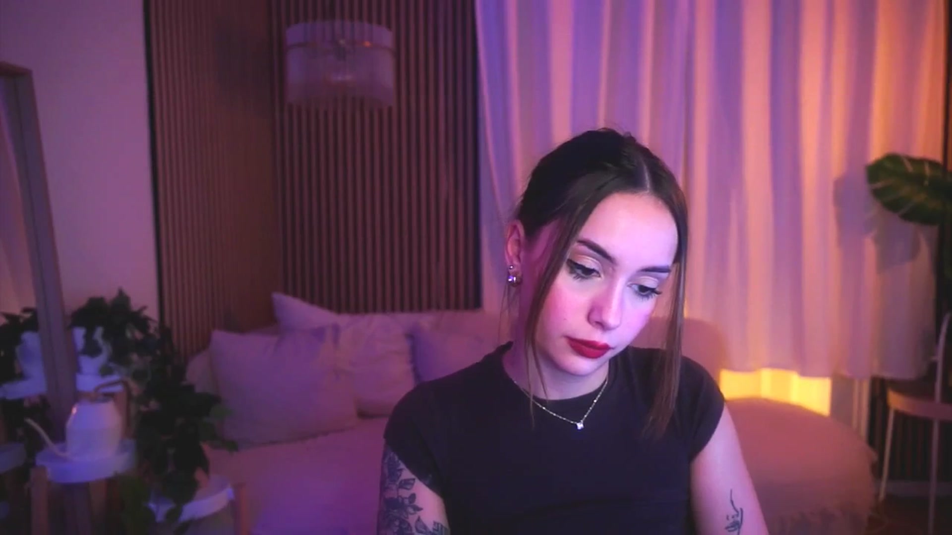 Gallery image thumbnail from Naomii18's myfreecams stream on, 04/27/2025, 18:54 image 10 of 20