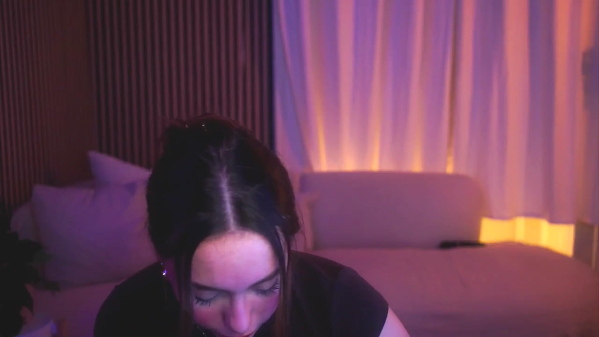Gallery image thumbnail from Naomii18's myfreecams stream on, 04/27/2025, 18:54 image 2 of 20